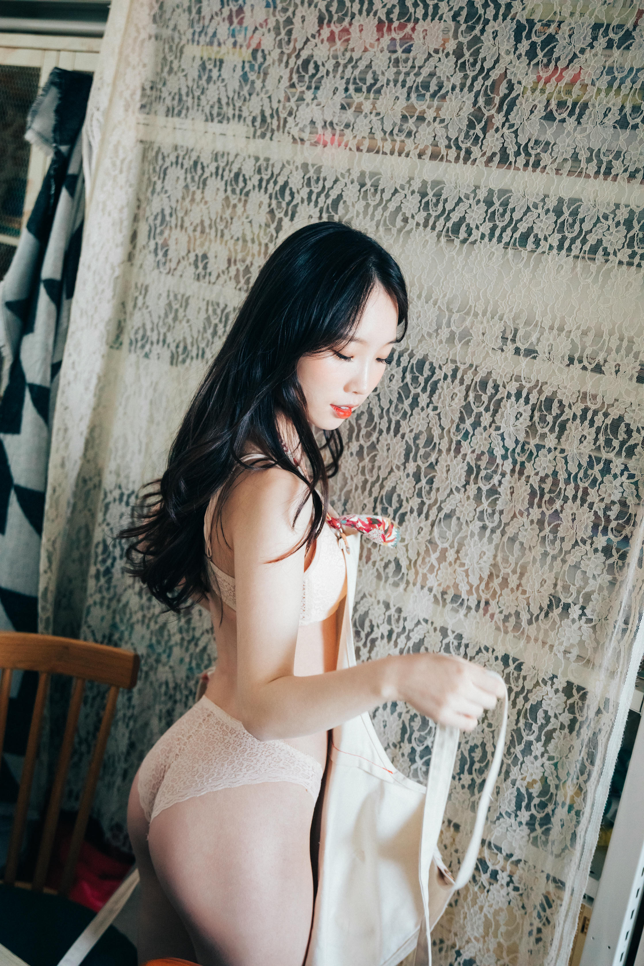 韩国清纯美女-Pureding (퓨딩) NO.001 Loozy Assistant [64P-1.07GB]_第1集
