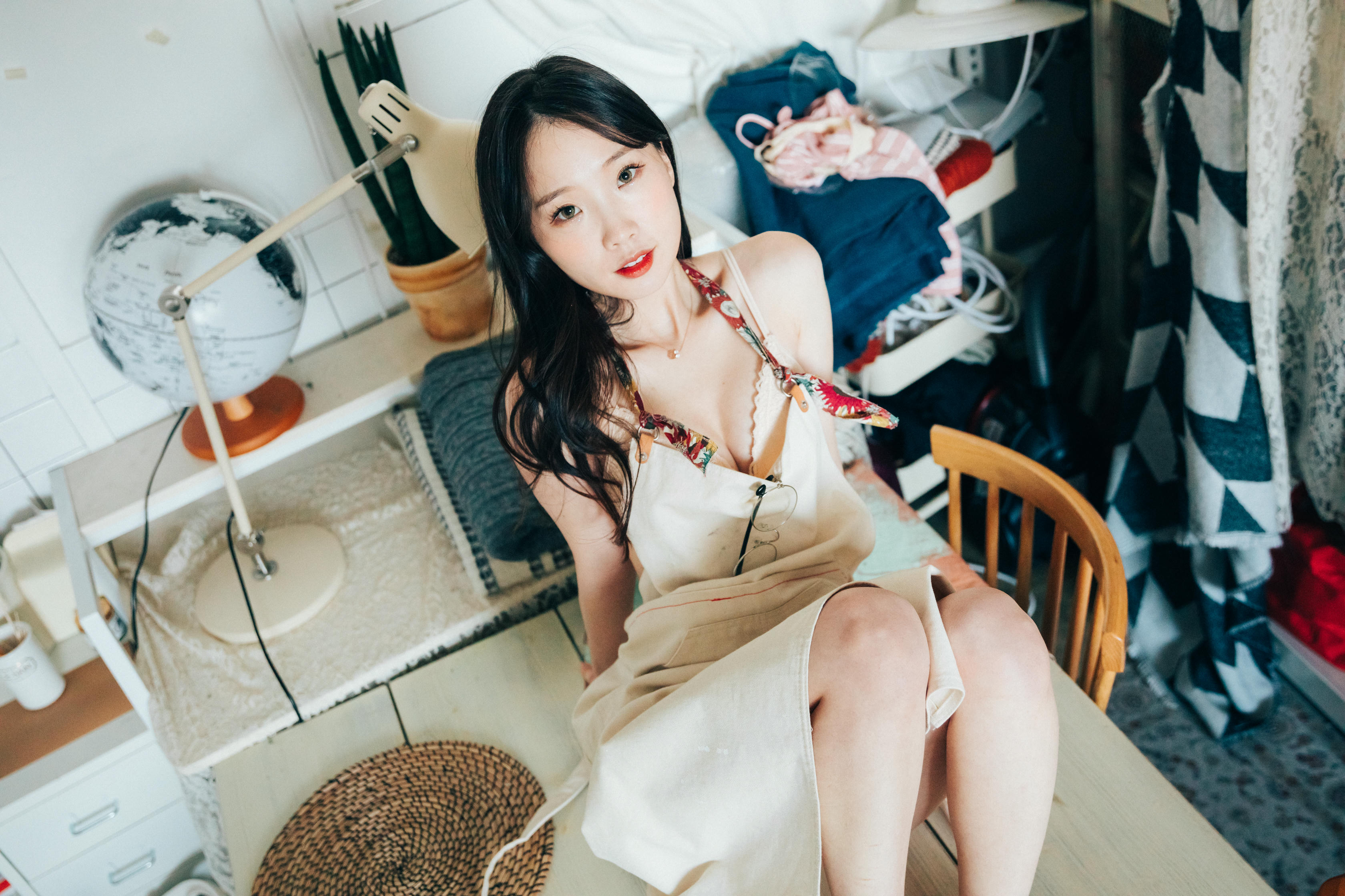 韩国清纯美女-Pureding (퓨딩) NO.001 Loozy Assistant [64P-1.07GB]_第1集