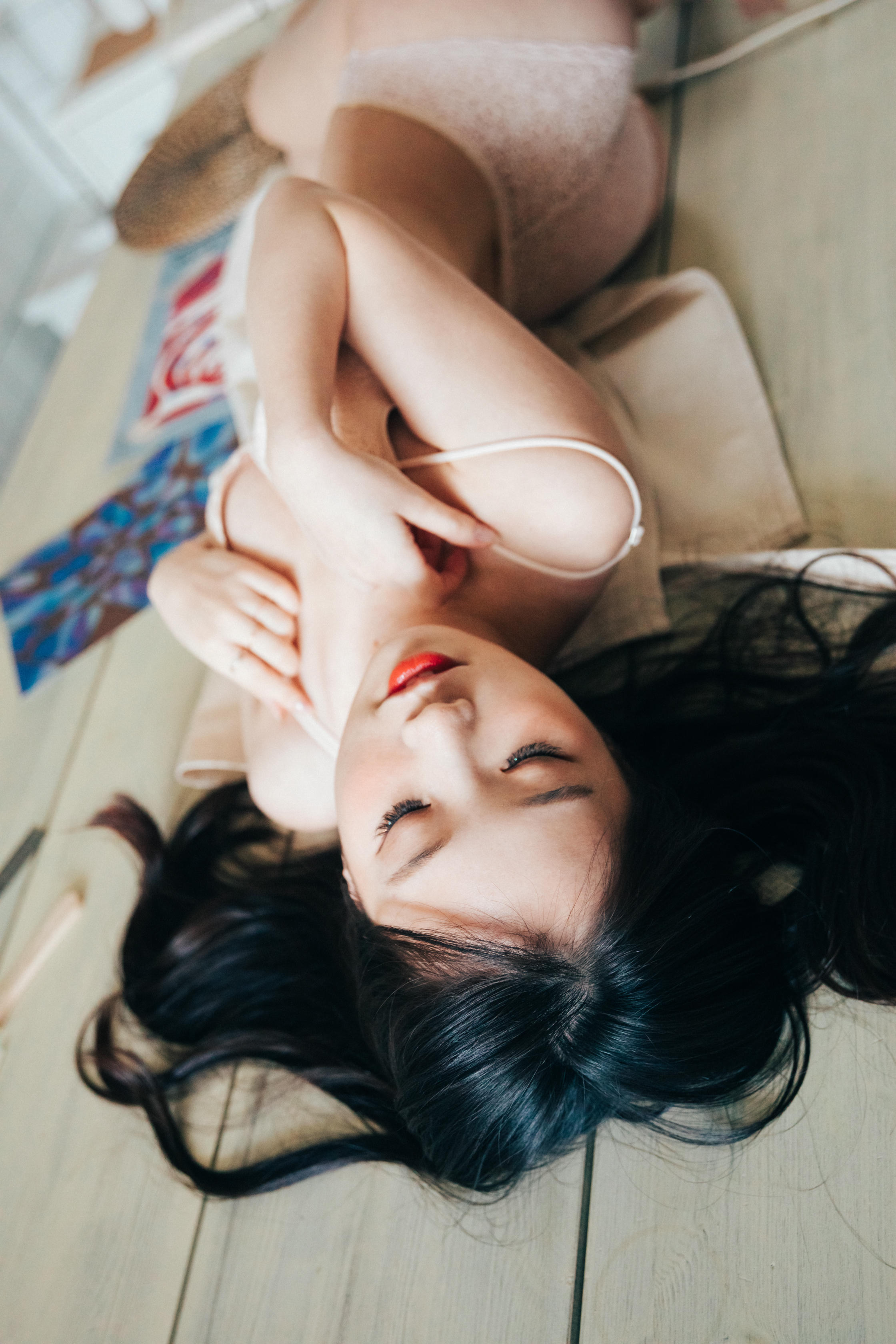 韩国清纯美女-Pureding (퓨딩) NO.001 Loozy Assistant [64P-1.07GB]_第1集