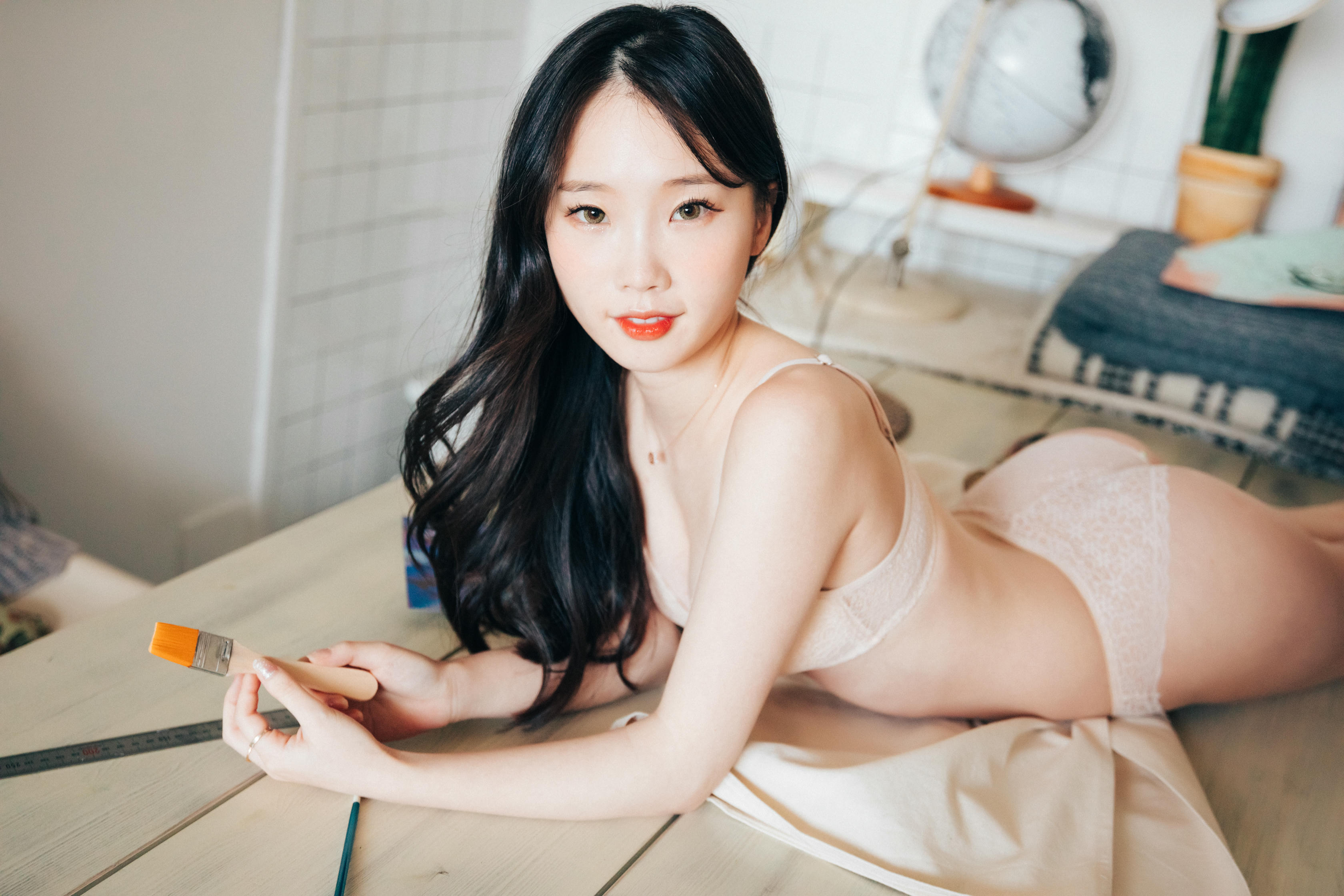 韩国清纯美女-Pureding (퓨딩) NO.001 Loozy Assistant [64P-1.07GB]_第1集
