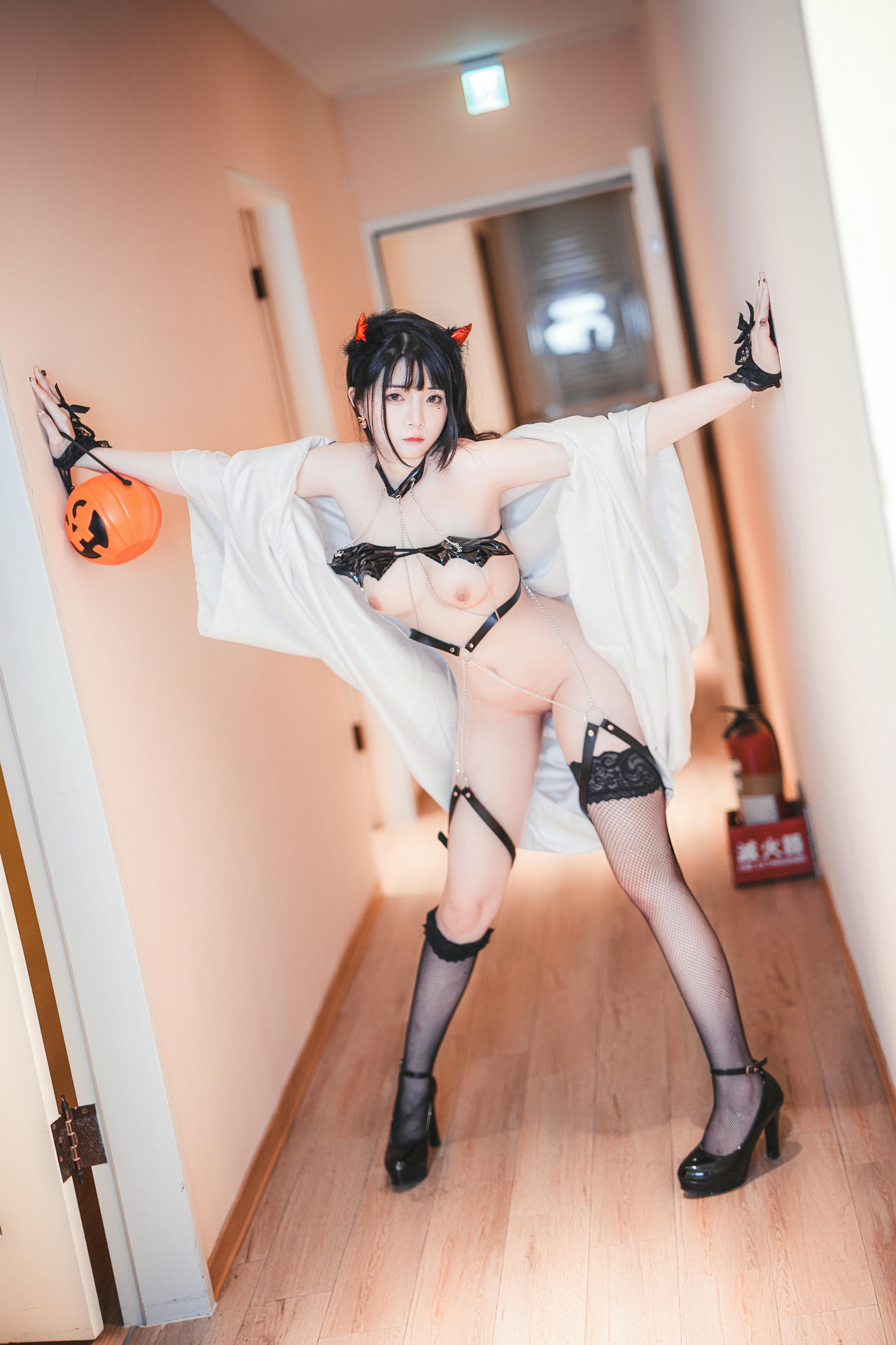 落落Raku NO.012 10月订阅 [163P1V 2.04GB]-Trick or Treat !!_第4集