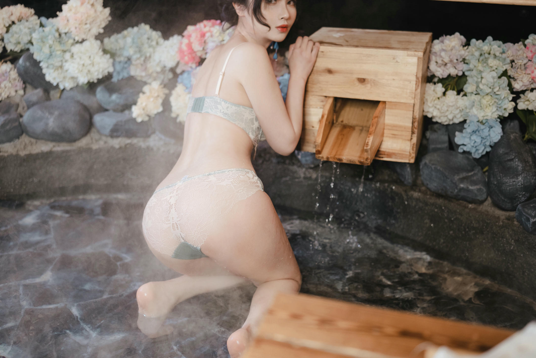 rioko凉凉子 - 《年上の韵》温泉旅行 [31P+6V 511MB]-正片_第1集