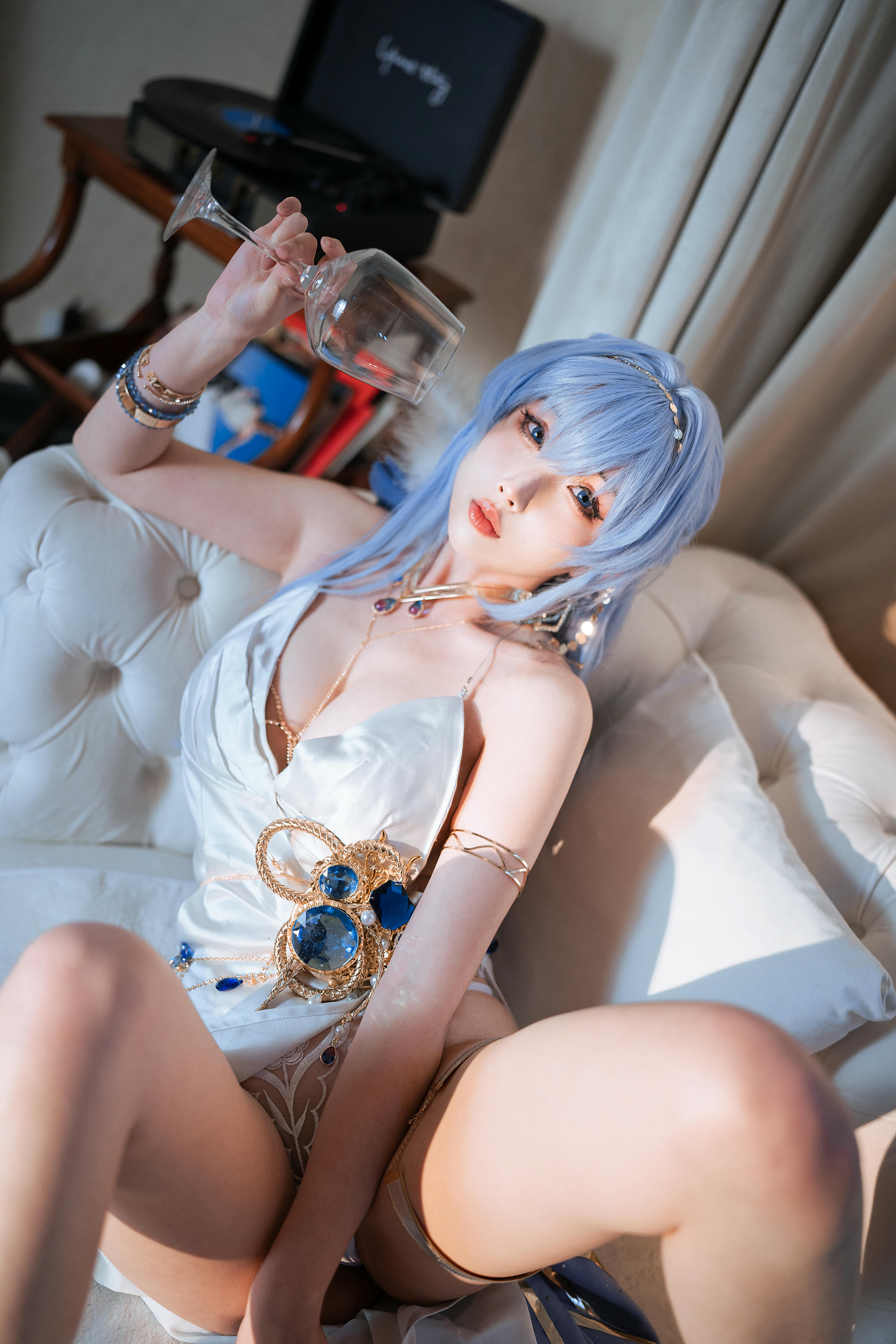 rioko凉凉子 NO.114 海伦礼服 [48P14V 1.31GB]_第1集