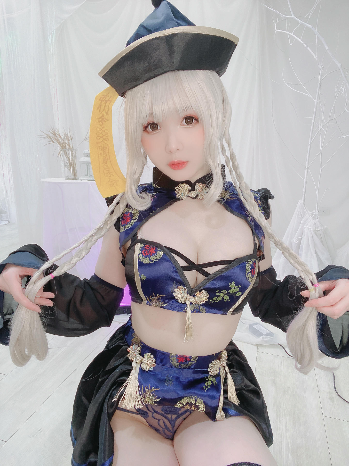 霜月shimo NO.080 Fantia 2022年10月会员合集(5期) [112P-836MB]-2022-10-13 今年のキョンシーちゃん💙 [26P-203.97MB]_第1集
