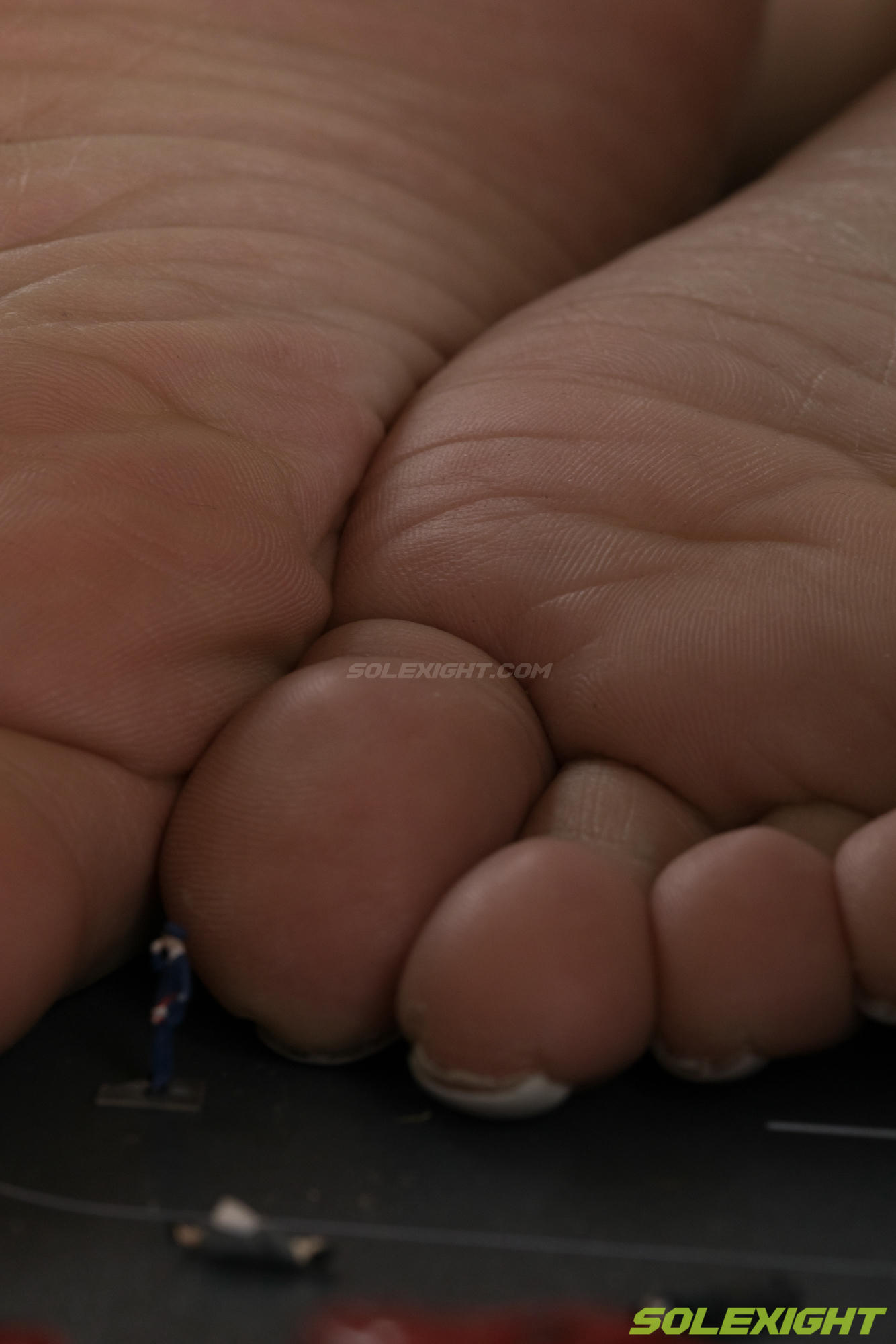 台湾SOLEXIGHT NO.008 Eva-Giantess-Picture（女巨人短发妹人字拖裸足特写脚底）（3000PX-138P）_第6集