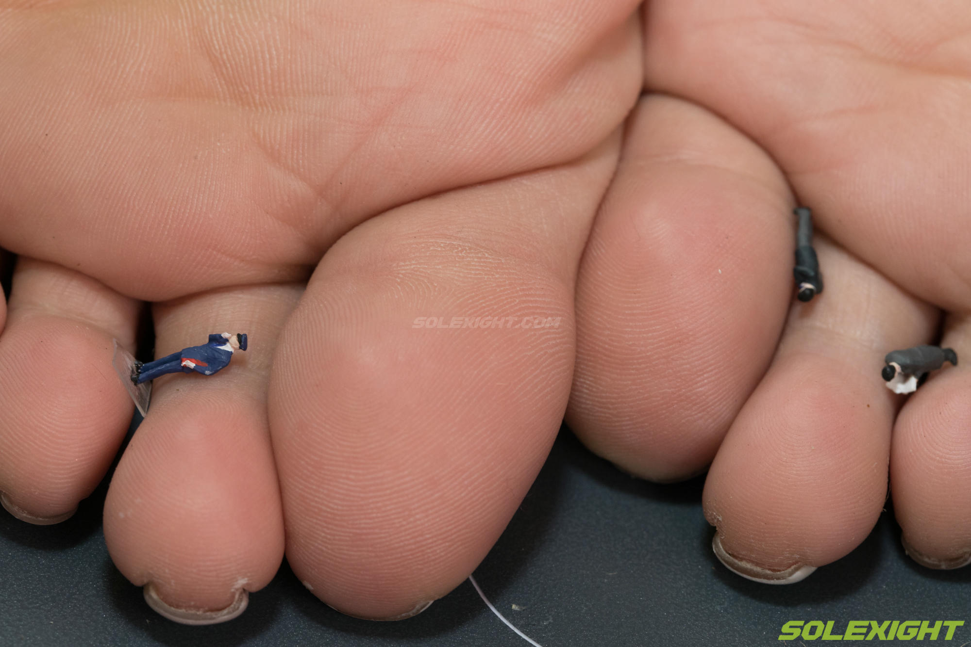 台湾SOLEXIGHT NO.008 Eva-Giantess-Picture（女巨人短发妹人字拖裸足特写脚底）（3000PX-138P）_第7集