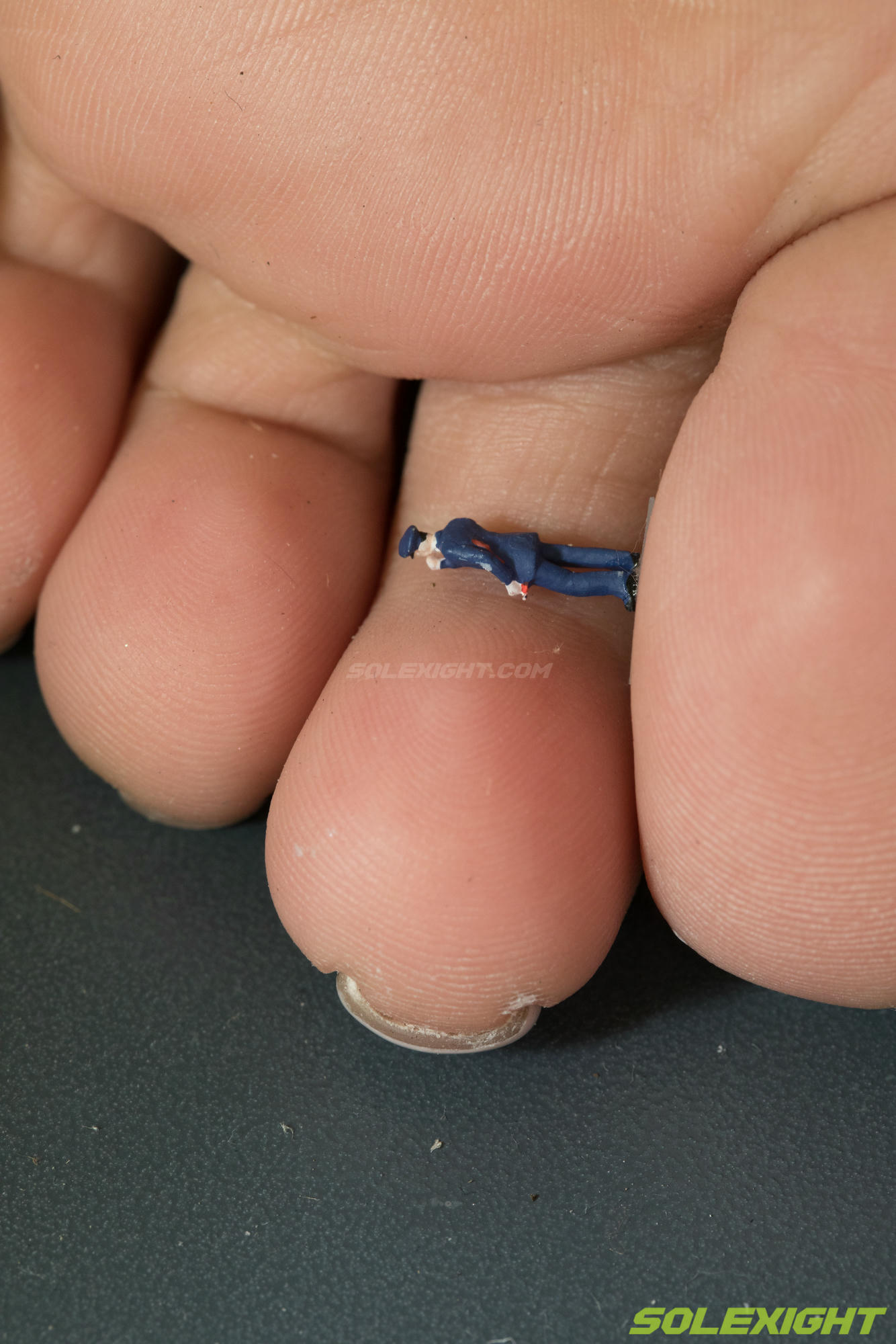台湾SOLEXIGHT NO.008 Eva-Giantess-Picture（女巨人短发妹人字拖裸足特写脚底）（3000PX-138P）_第7集