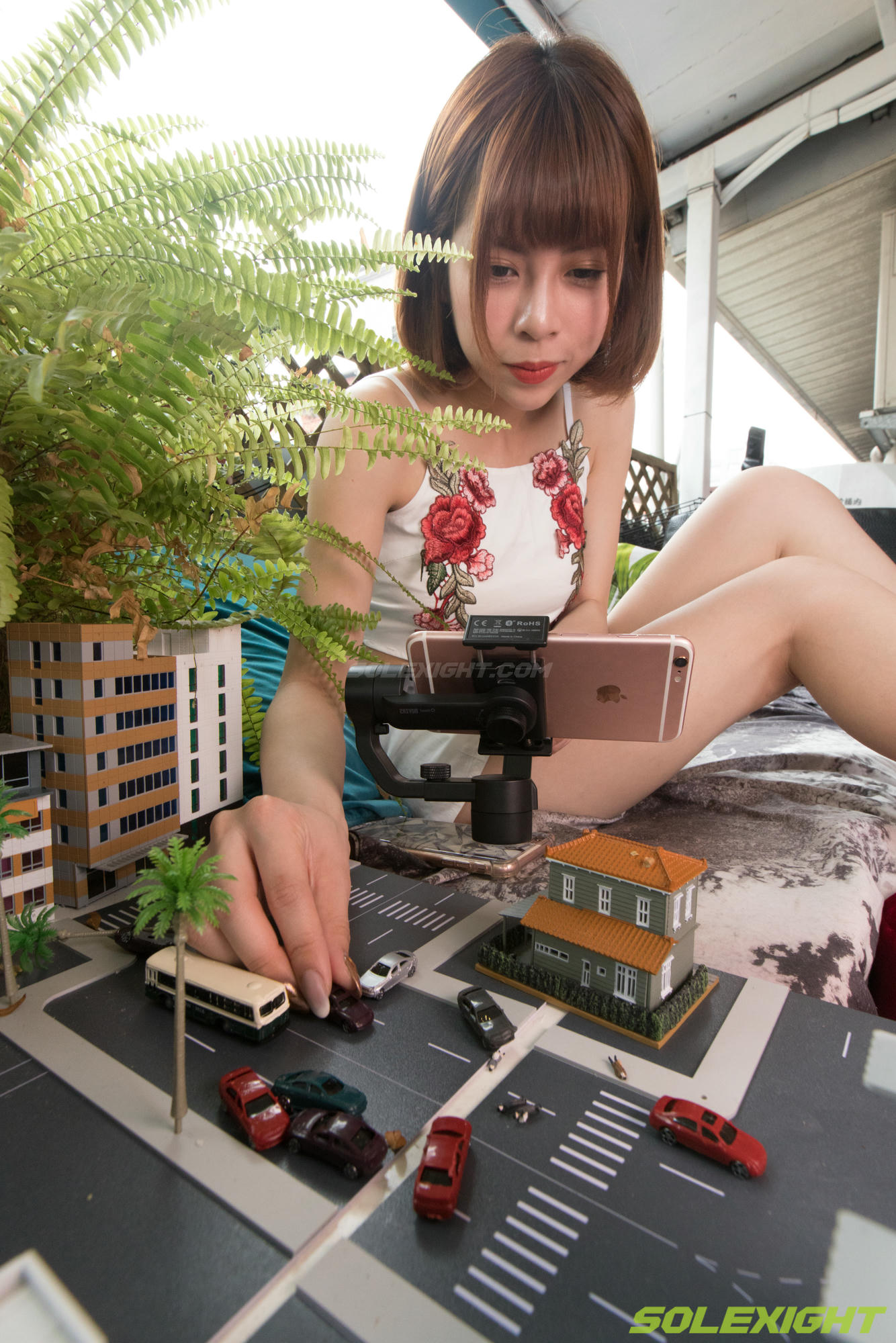 台湾SOLEXIGHT NO.008 Eva-Giantess-Picture（女巨人短发妹人字拖裸足特写脚底）（3000PX-138P）_第3集