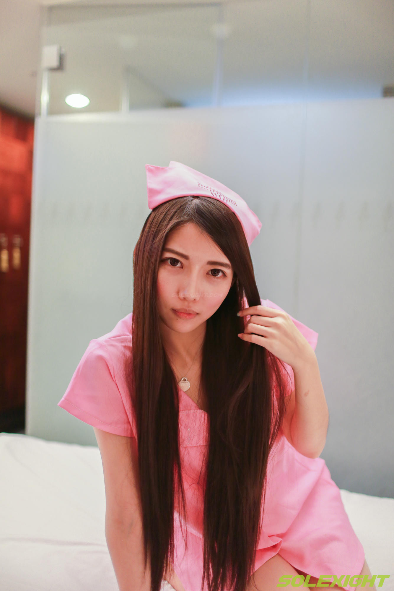 台湾SOLEXIGHT NO.013 De-Picture（正妹职服诱惑浴室洗脚撕开丝袜）（3000PX-270P+1080P-1V）【高配版】_第2集