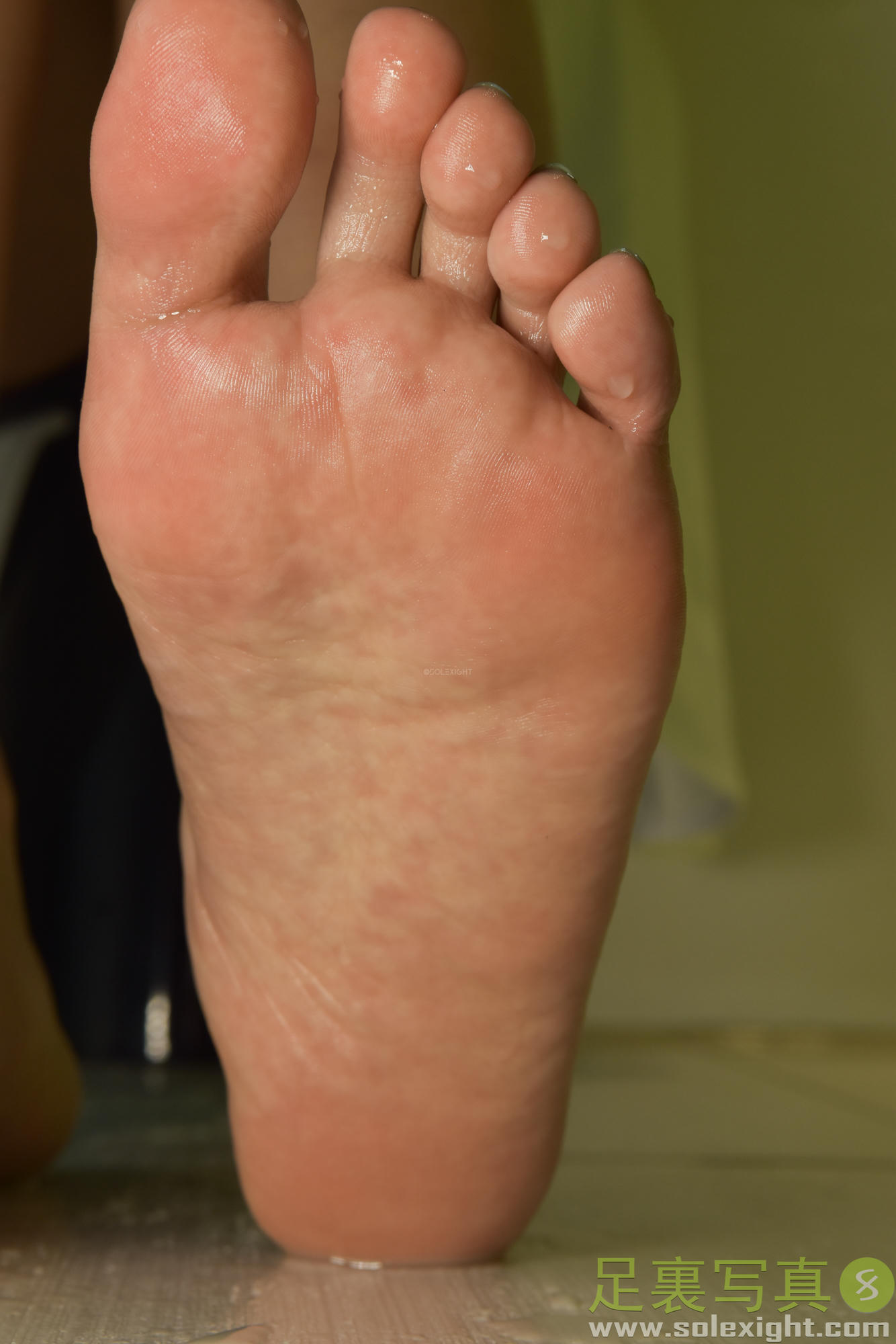 台湾SOLEXIGHT NO.015 Laura (Soles)-Picture（研究生、足底特寫、黑絲足美腿、蓝色指甲）（3000PX-195P）_第1集