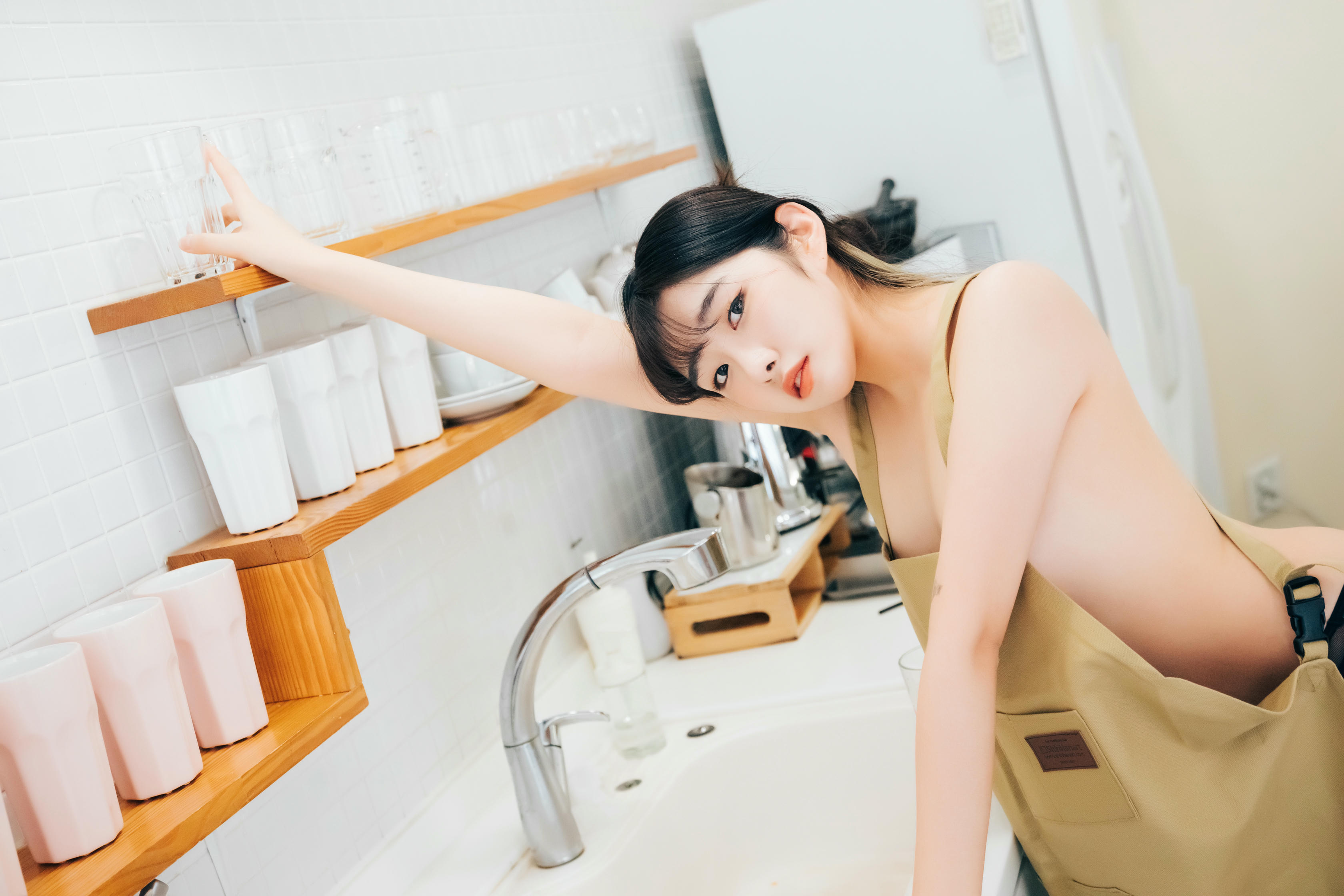 韩国美女-028_Loozy SonSon Nude Apron [111P 1.42GB]-Nude Apron_第3集