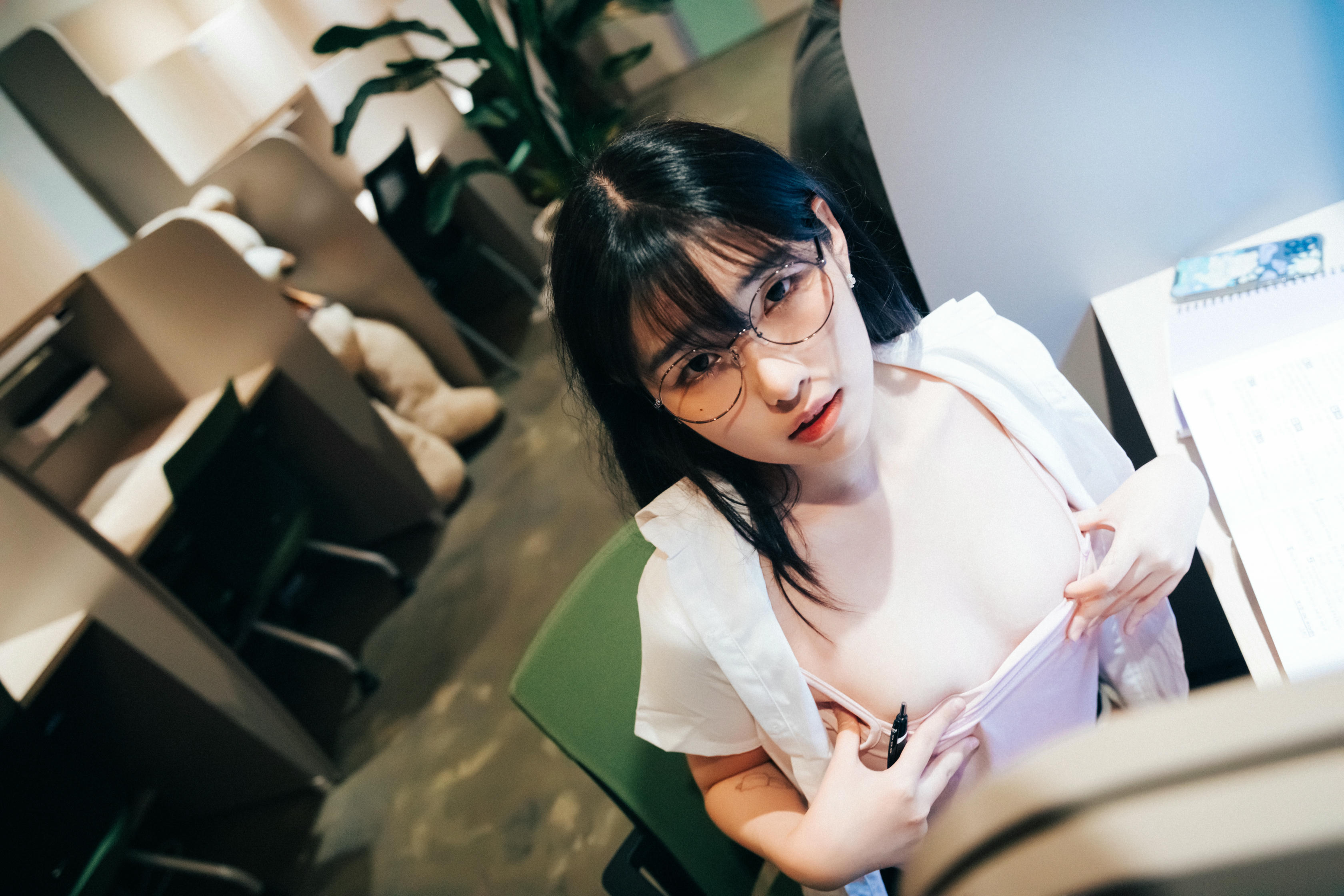 韩国美女-041_Loozy Sonson (손손) - Reading Room [137P 2.70GB]_第1集