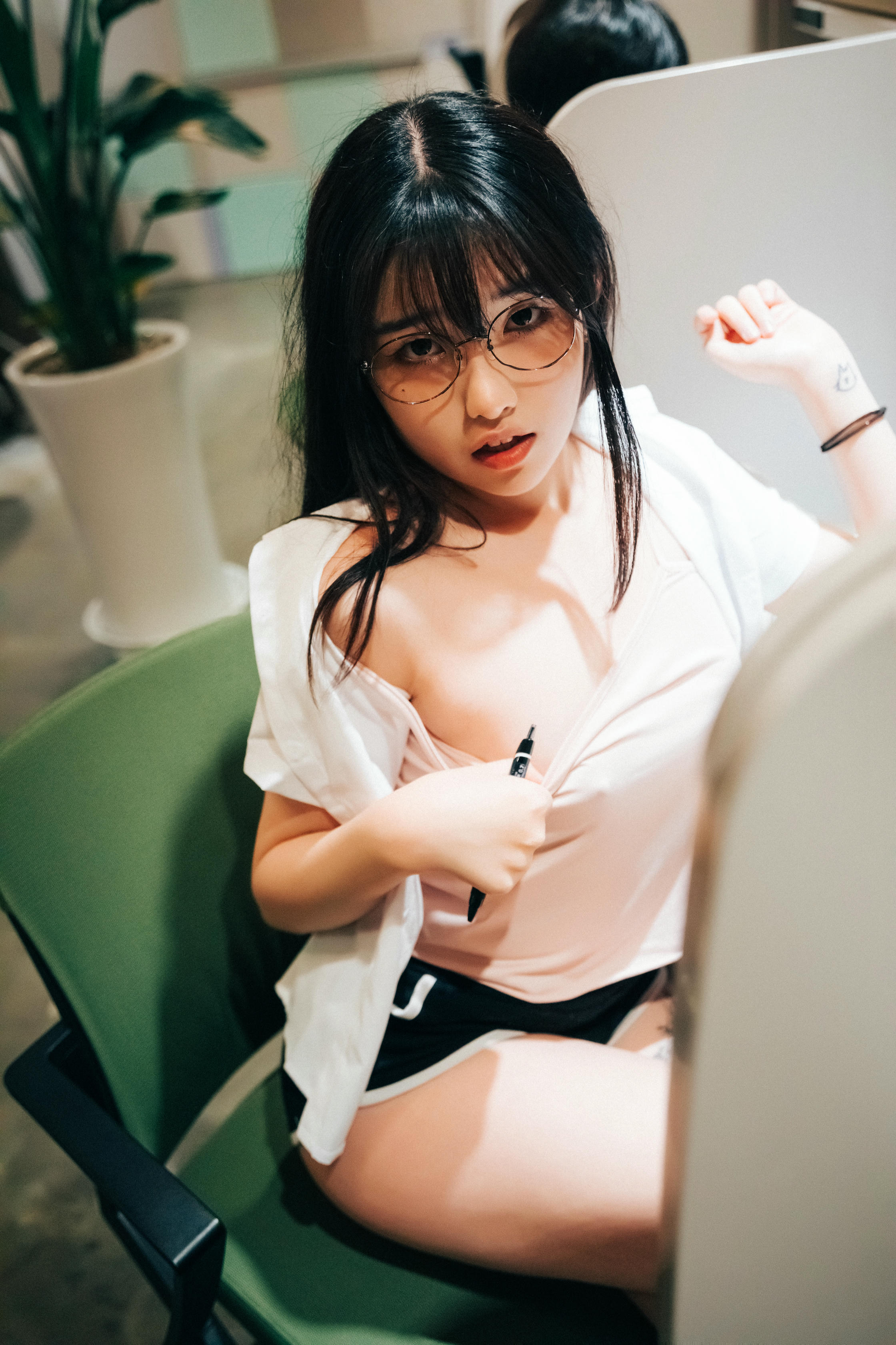 韩国美女-041_Loozy Sonson (손손) - Reading Room [137P 2.70GB]_第6集