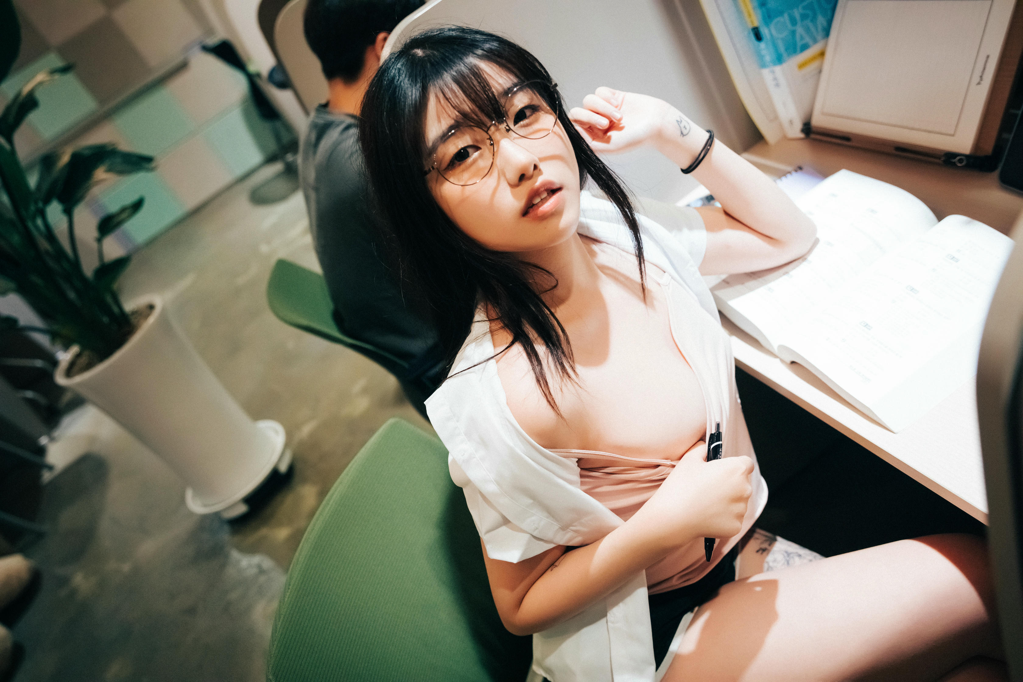 韩国美女-041_Loozy Sonson (손손) - Reading Room [137P 2.70GB]_第6集