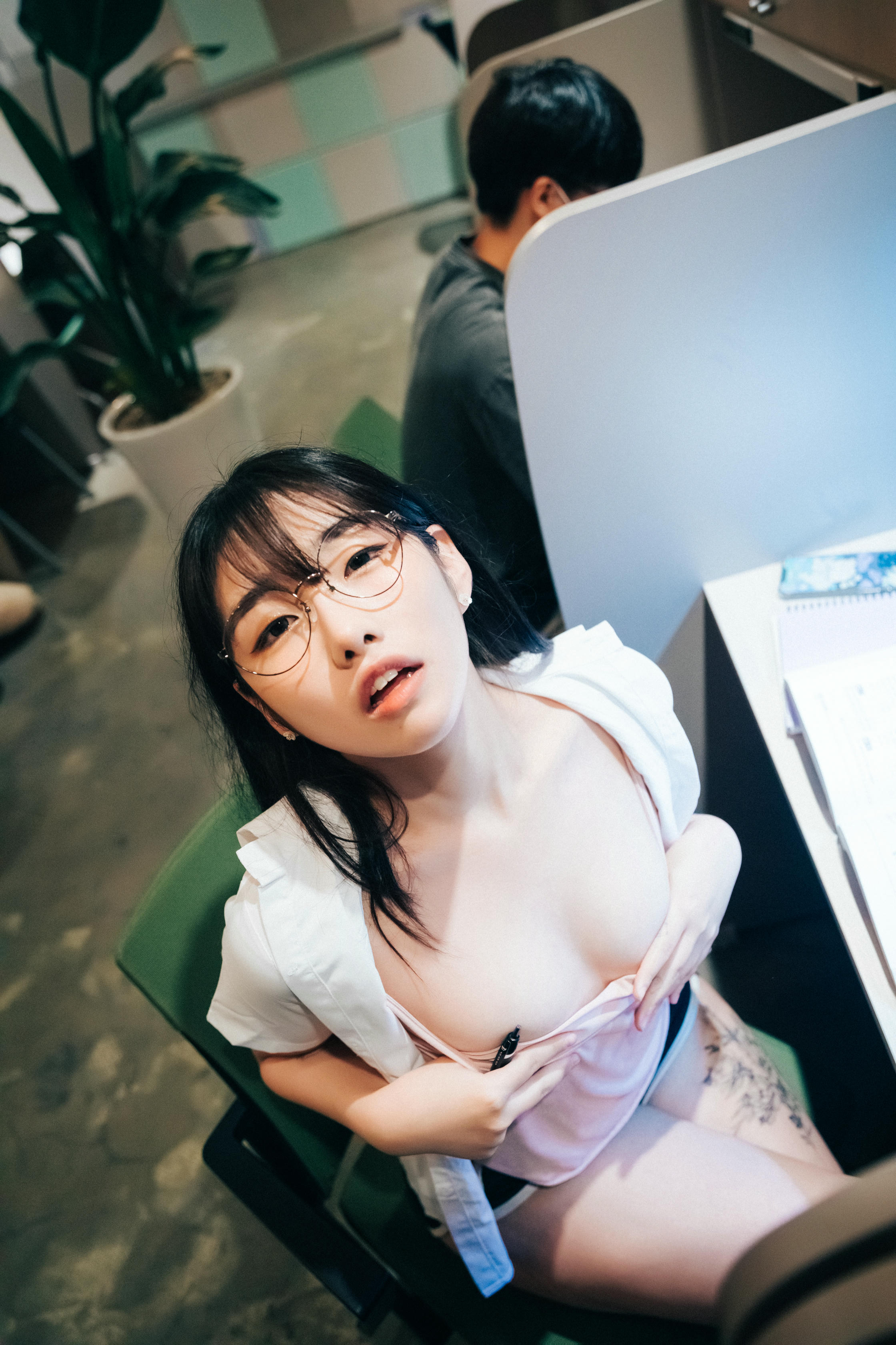 韩国美女-041_Loozy Sonson (손손) - Reading Room [137P 2.70GB]_第6集