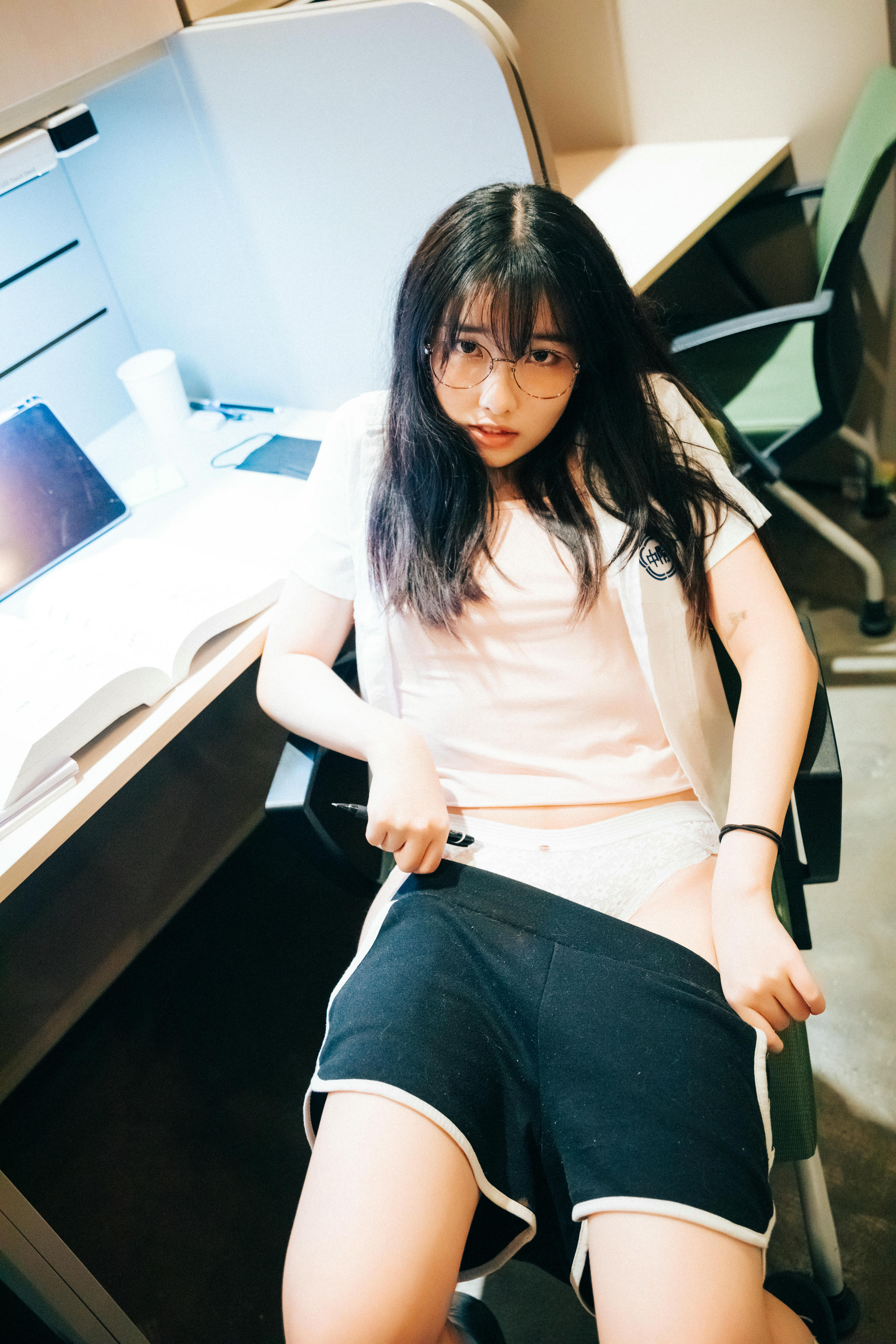 韩国美女-041_Loozy Sonson (손손) - Reading Room [137P 2.70GB]_第1集