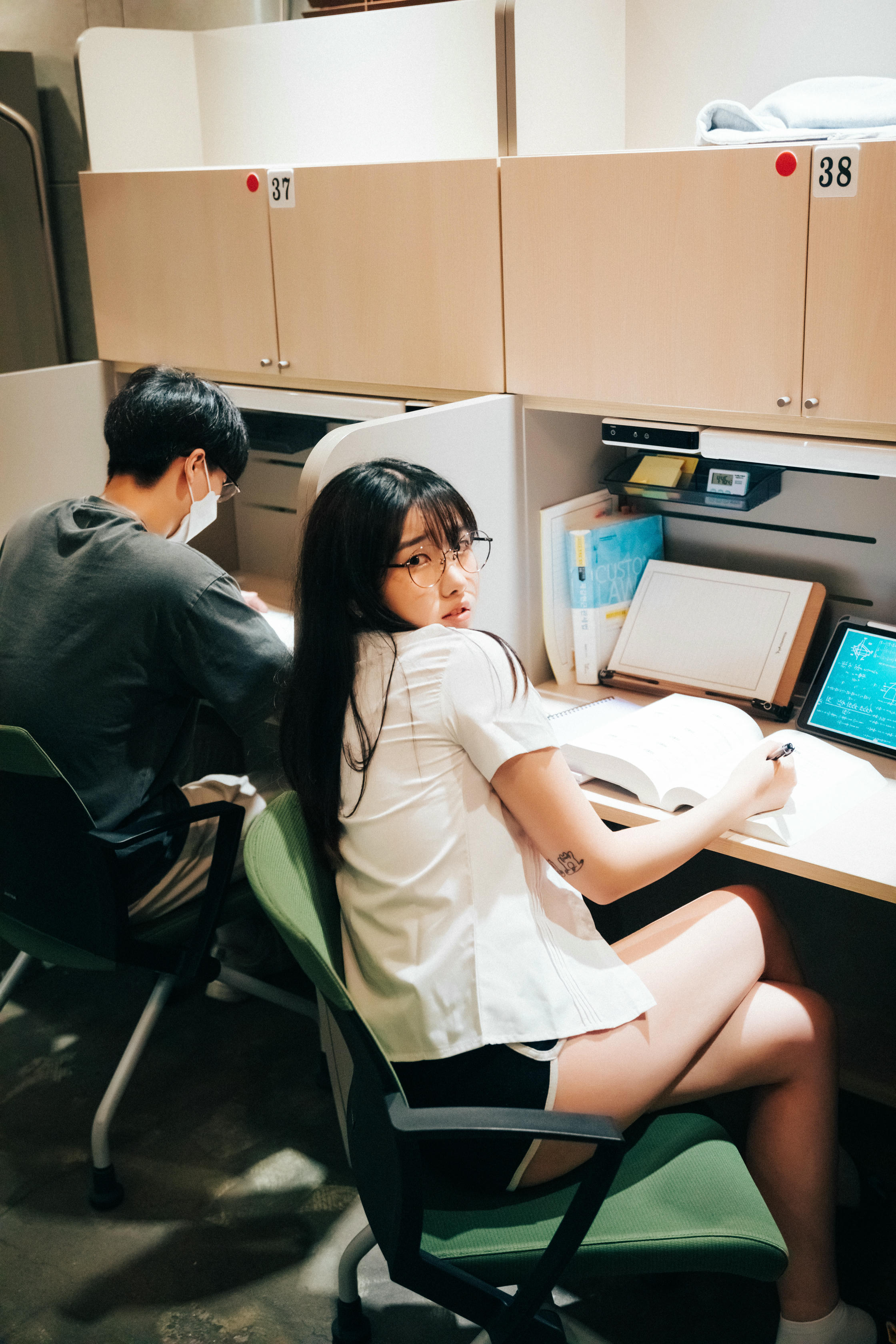 韩国美女-041_Loozy Sonson (손손) - Reading Room [137P 2.70GB]_第1集