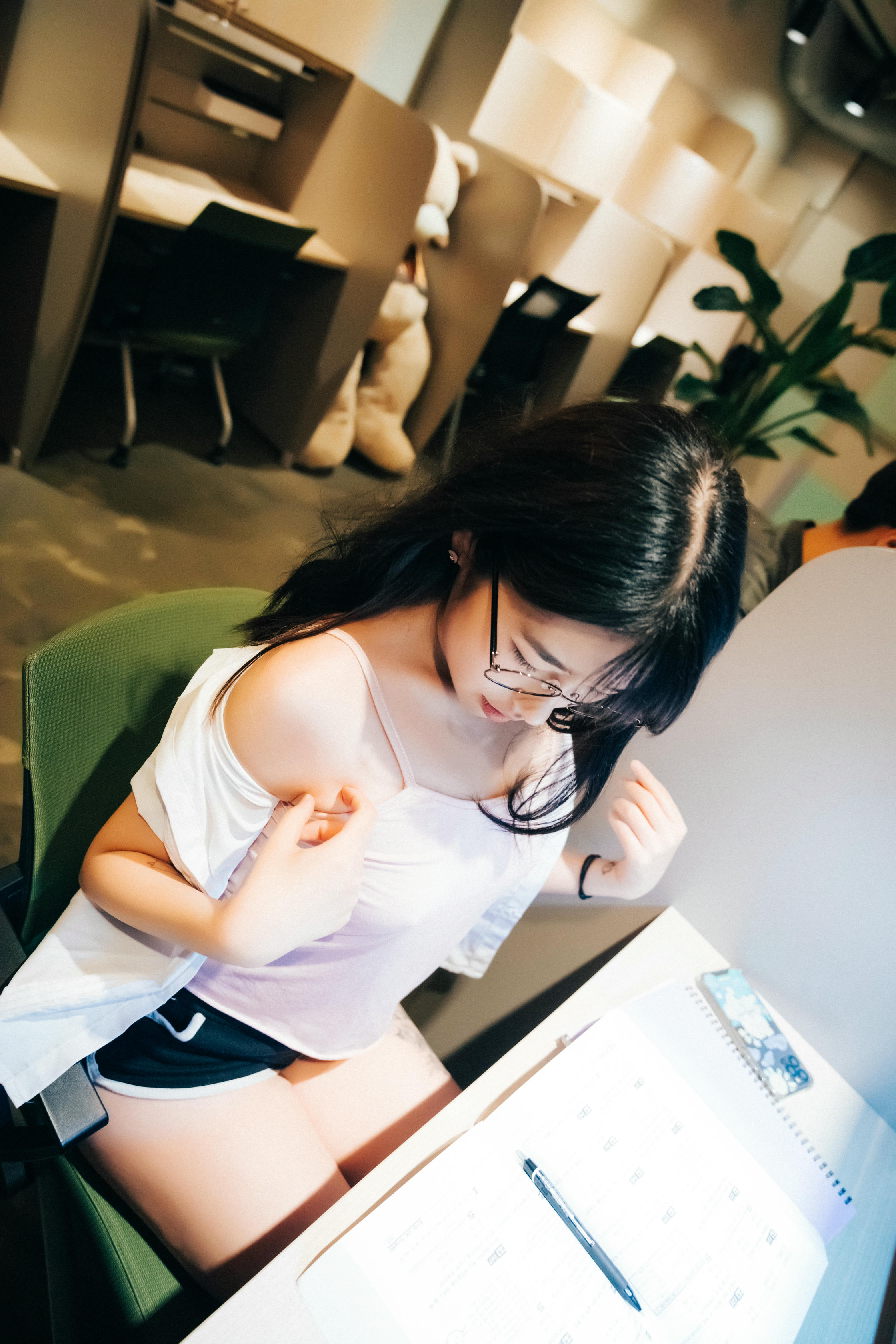韩国美女-041_Loozy Sonson (손손) - Reading Room [137P 2.70GB]_第1集
