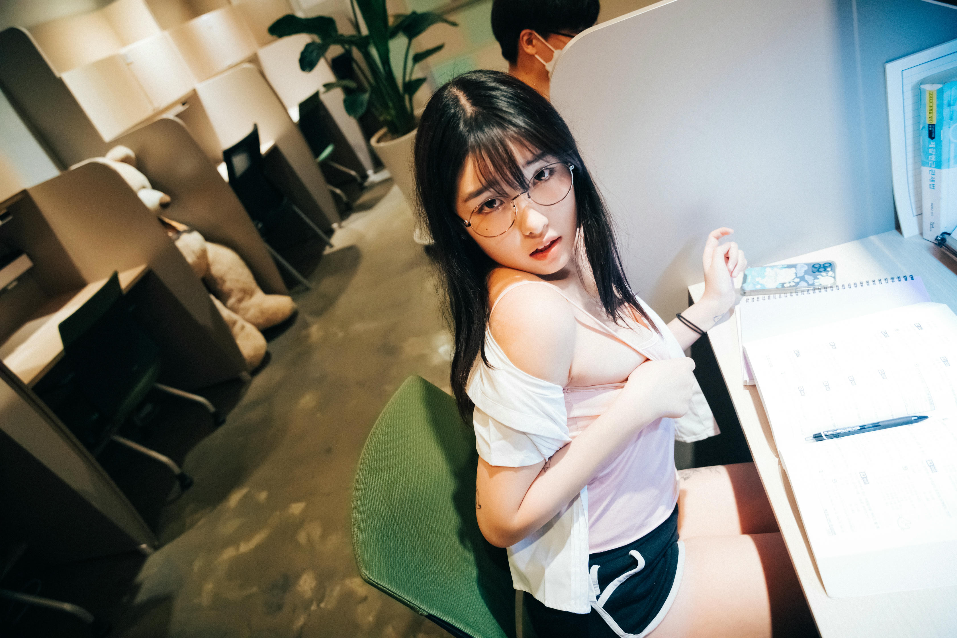 韩国美女-041_Loozy Sonson (손손) - Reading Room [137P 2.70GB]_第1集