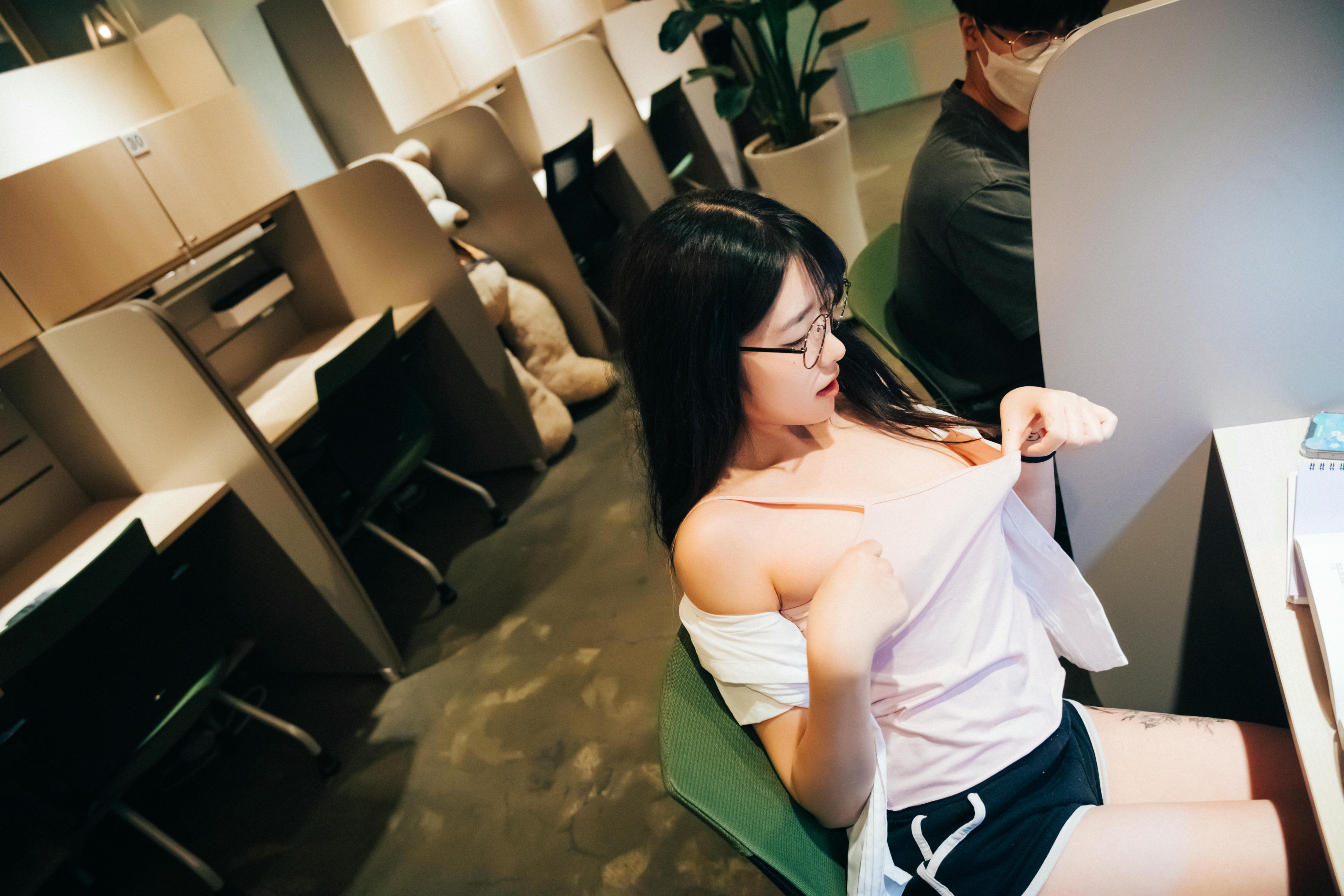 韩国美女-041_Loozy Sonson (손손) - Reading Room [137P 2.70GB]_第1集