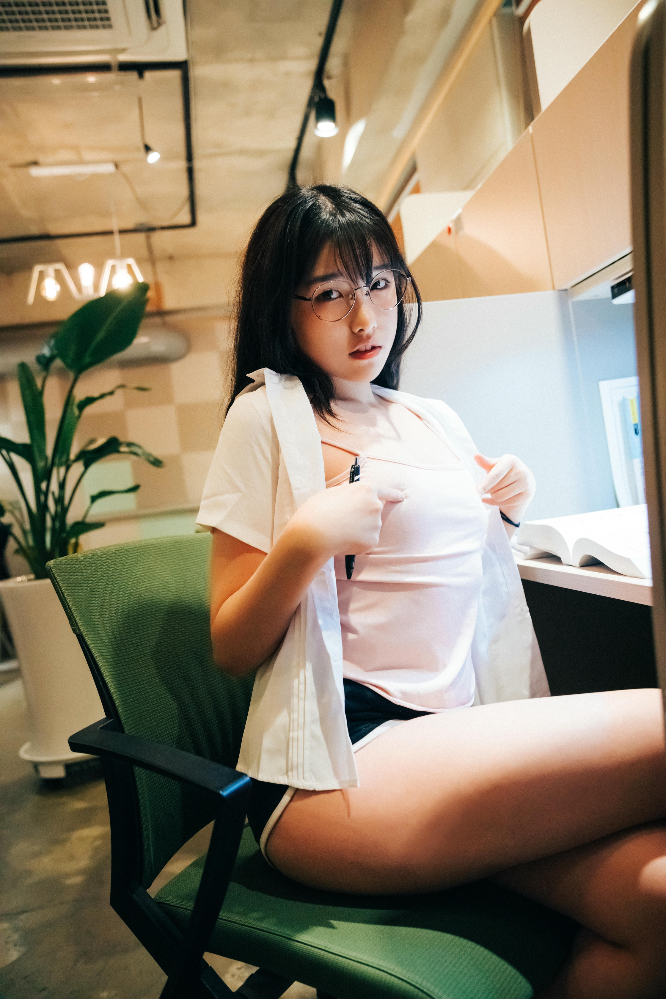 韩国美女-041_Loozy Sonson (손손) - Reading Room [137P 2.70GB]_第1集