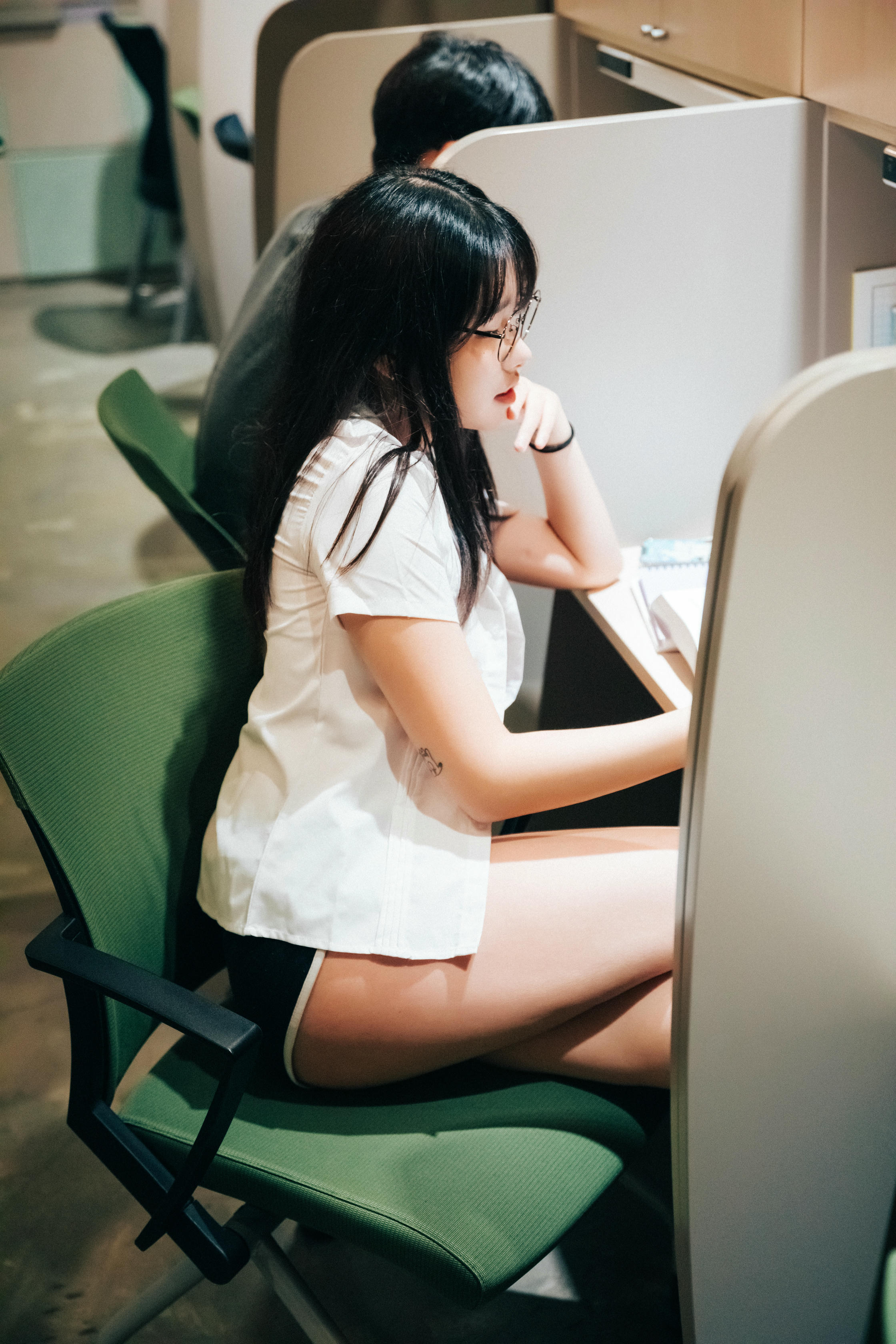 韩国美女-041_Loozy Sonson (손손) - Reading Room [137P 2.70GB]_第1集