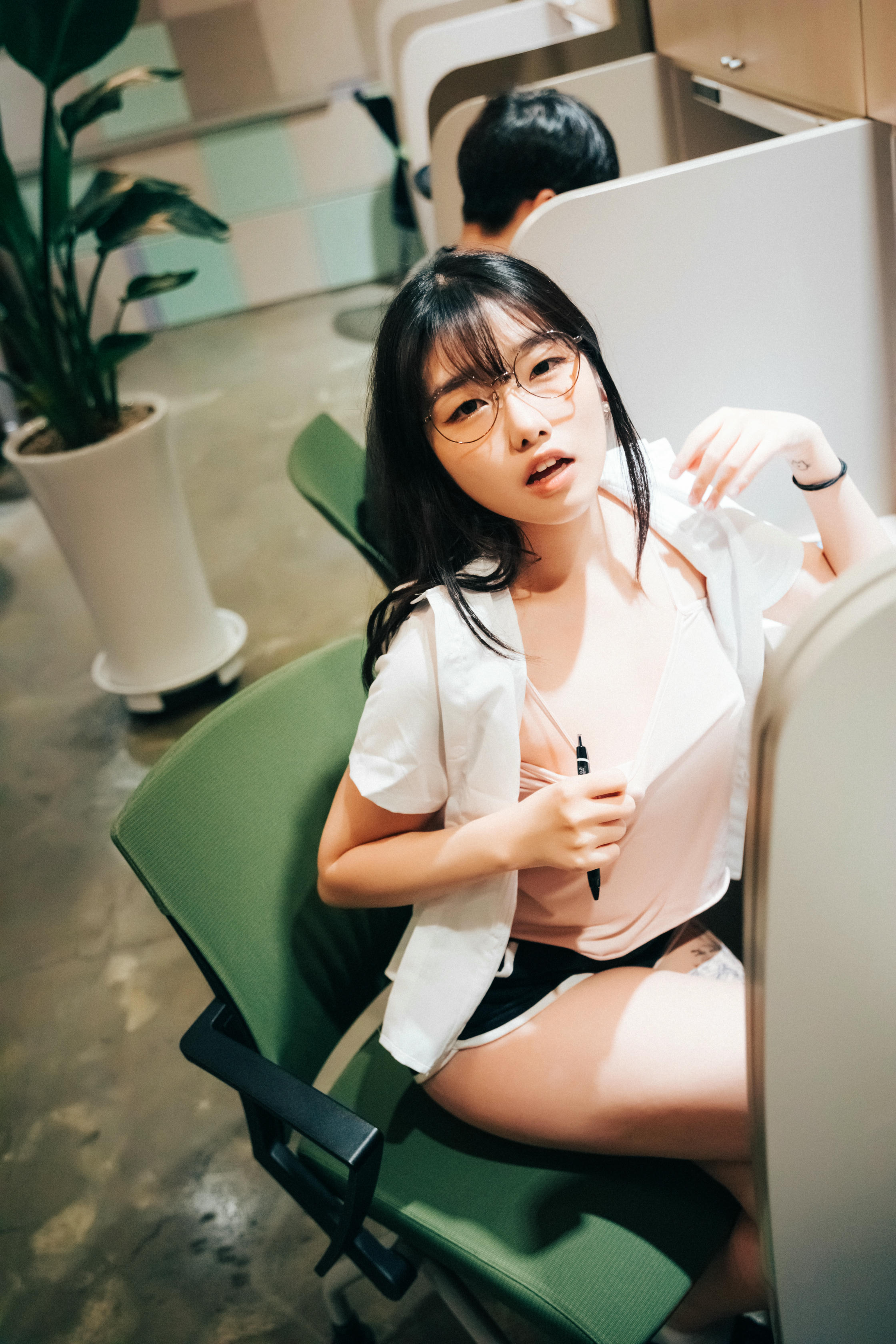 韩国美女-041_Loozy Sonson (손손) - Reading Room [137P 2.70GB]_第5集