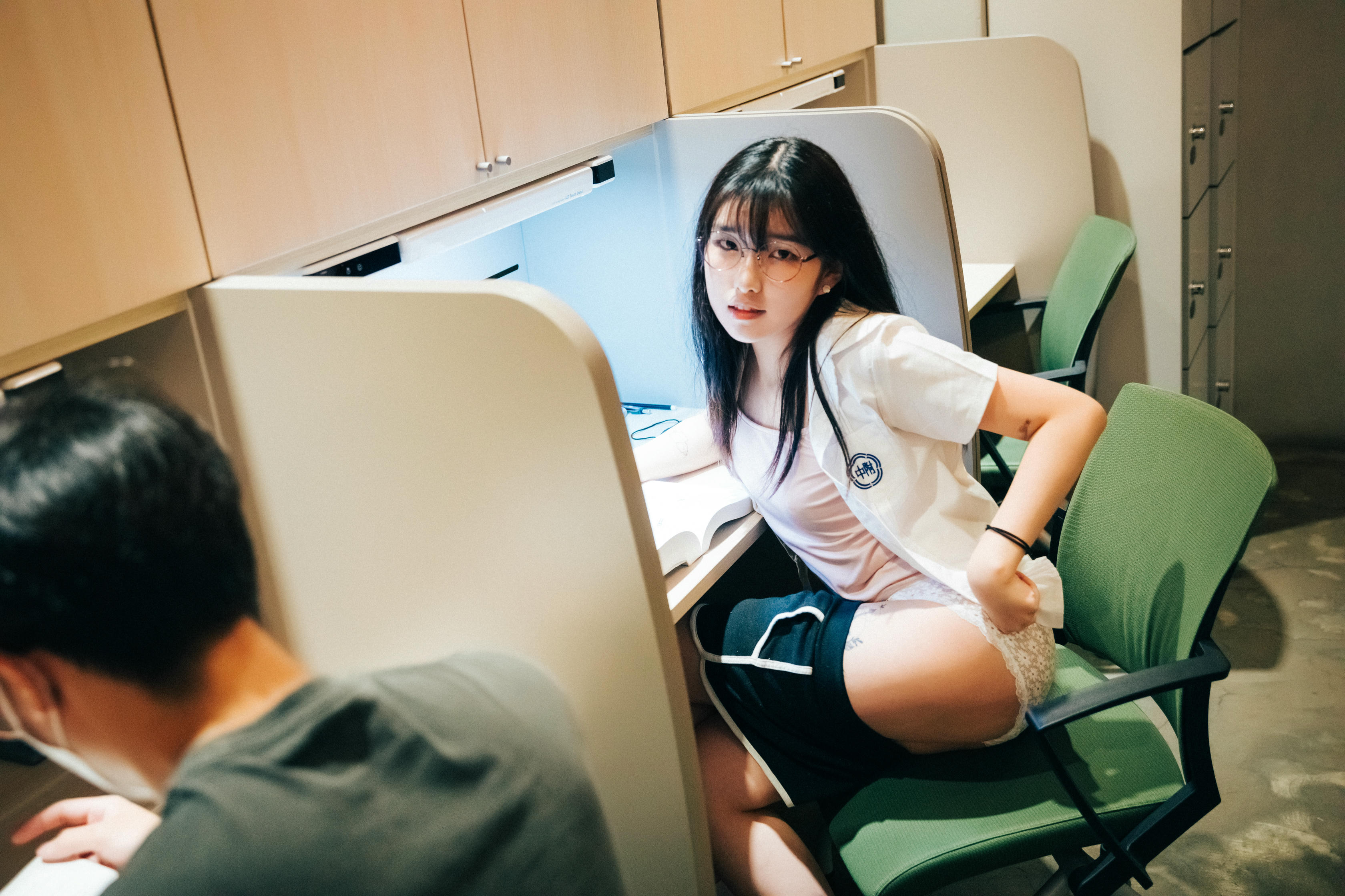 韩国美女-041_Loozy Sonson (손손) - Reading Room [137P 2.70GB]_第1集