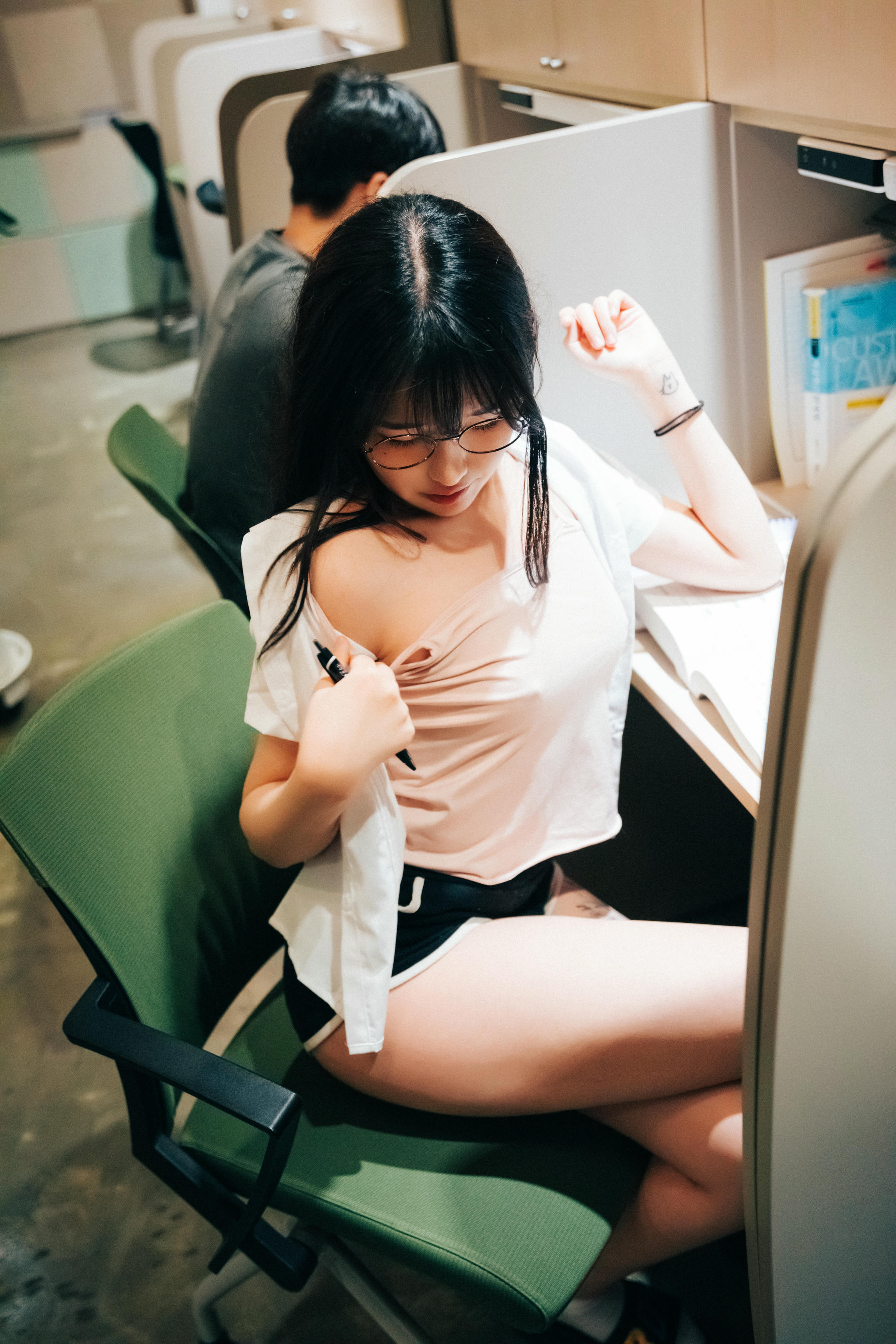 韩国美女-041_Loozy Sonson (손손) - Reading Room [137P 2.70GB]_第5集
