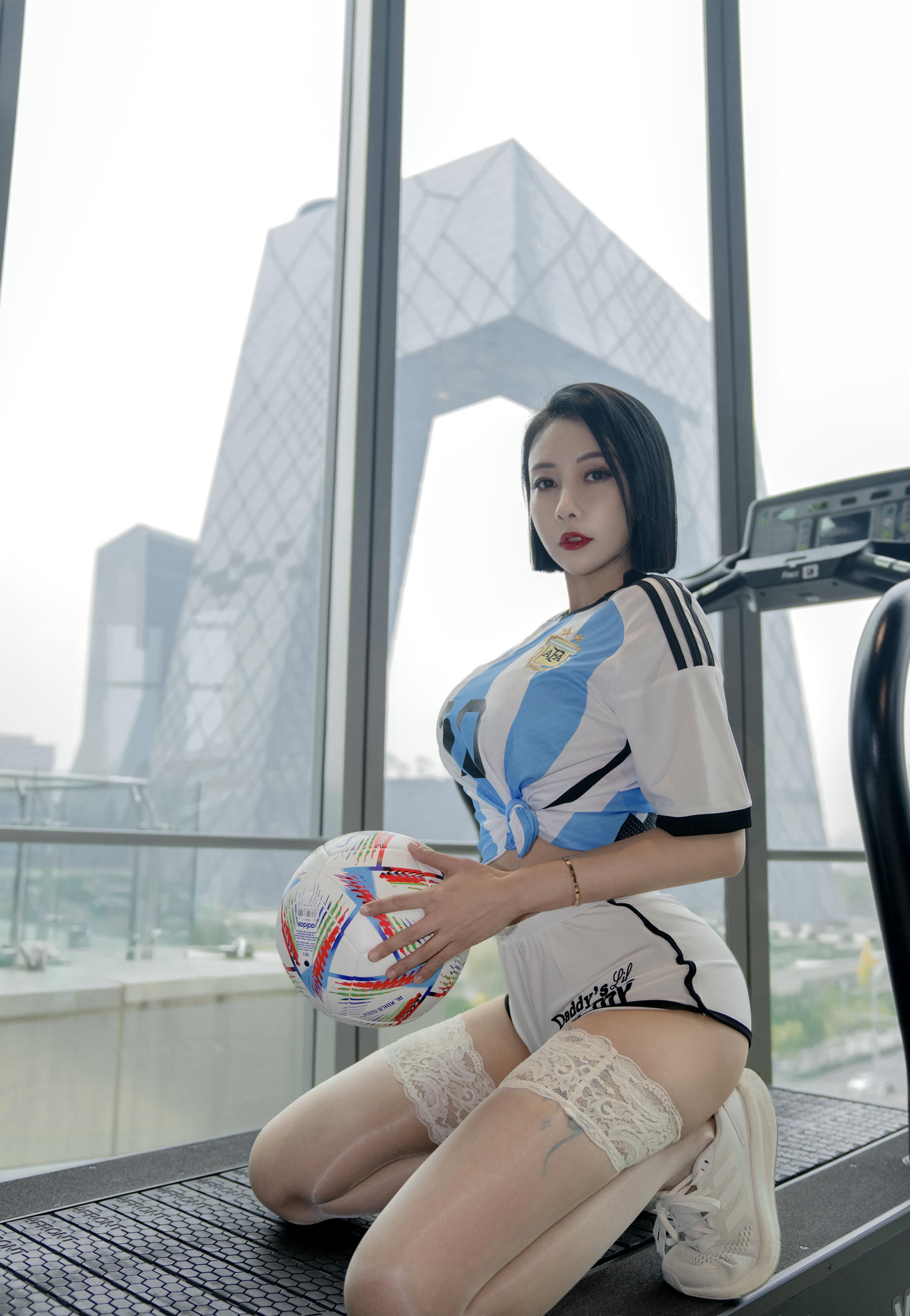果儿Victoria 浴室足球[28P／54MB]_第1集