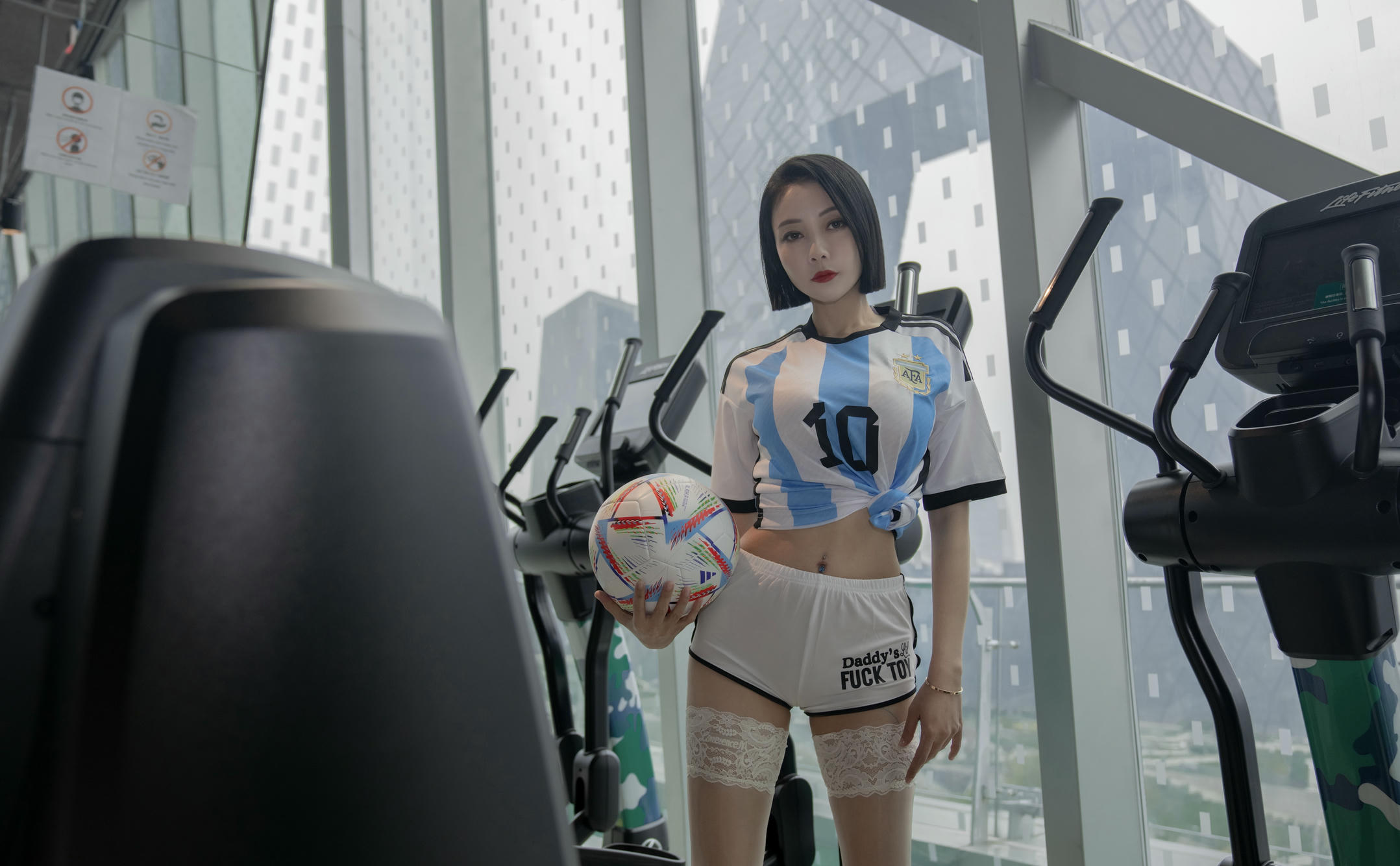 果儿Victoria 浴室足球[28P／54MB]_第1集