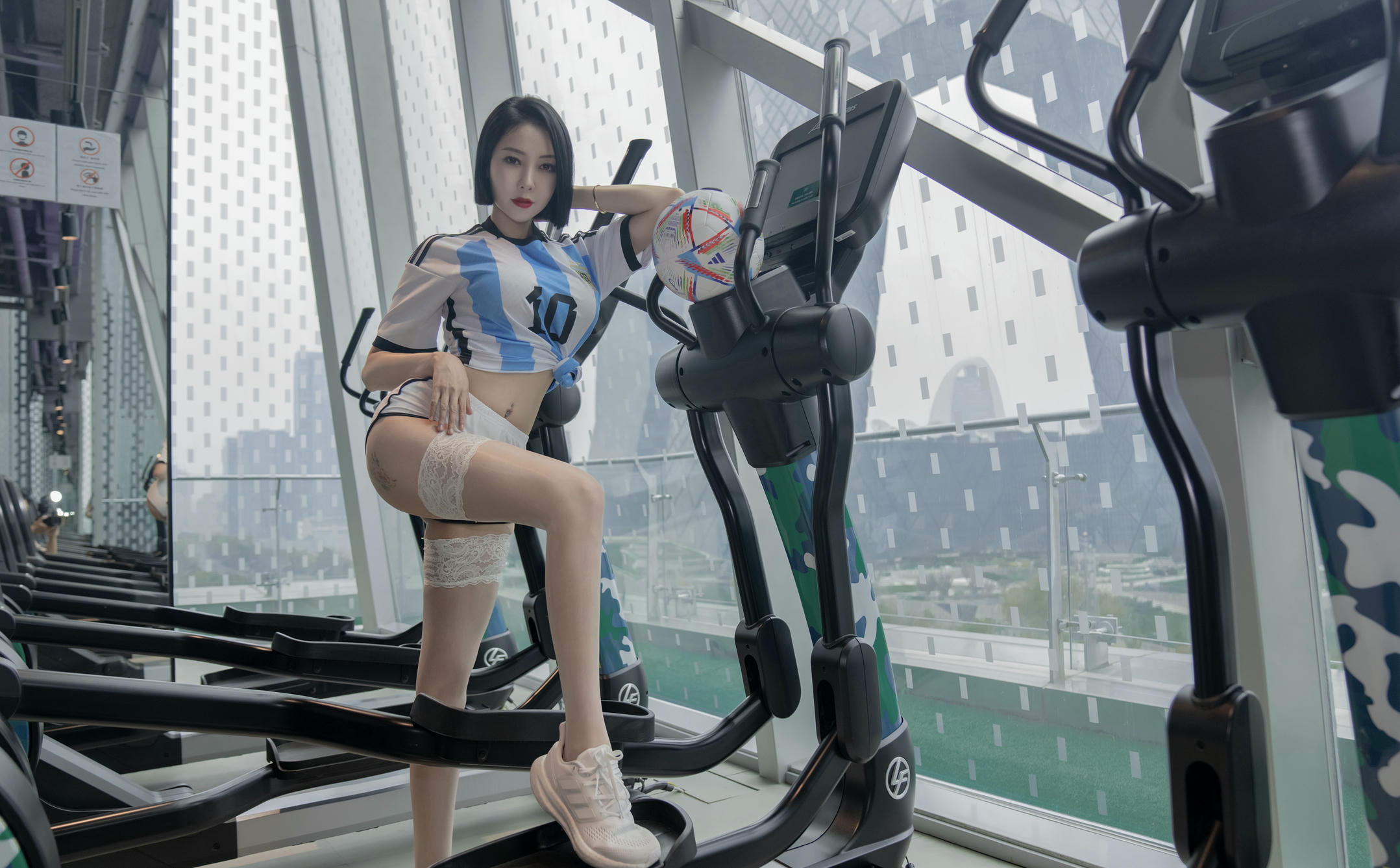 果儿Victoria 浴室足球[28P／54MB]_第1集