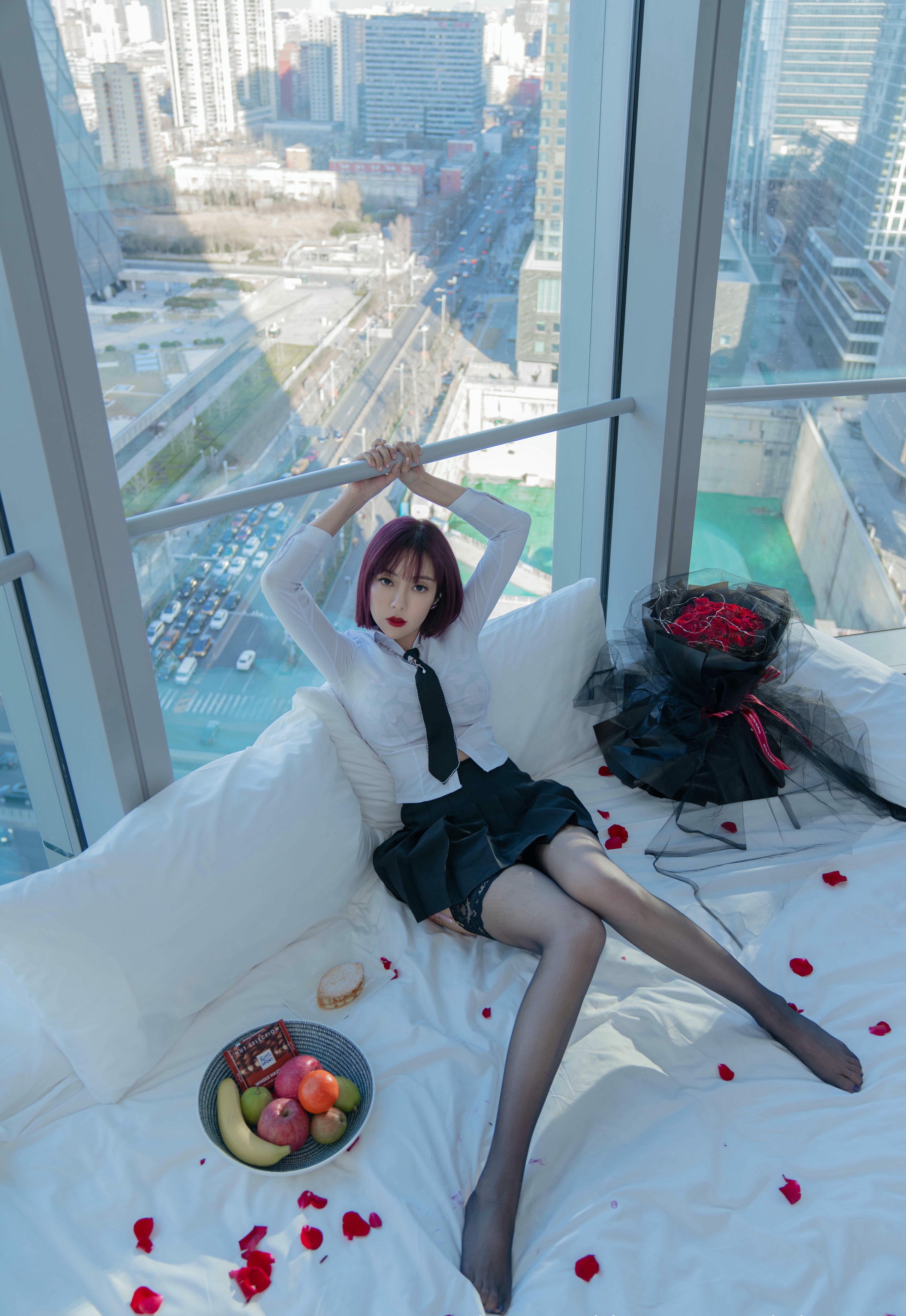 果儿Victoria 粉色内衣吊带袜[40P／139MB]_第2集