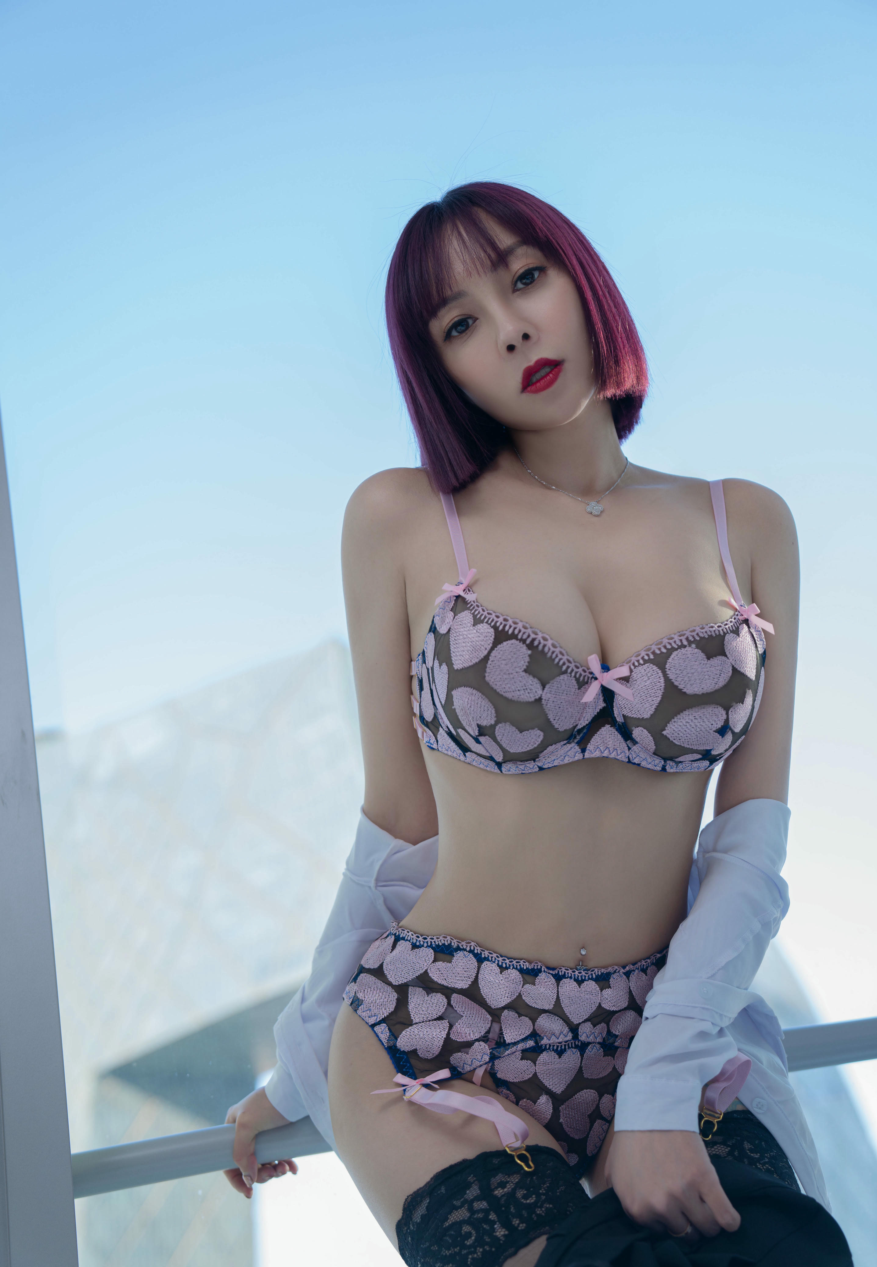 果儿Victoria 粉色内衣吊带袜[40P／139MB]_第2集