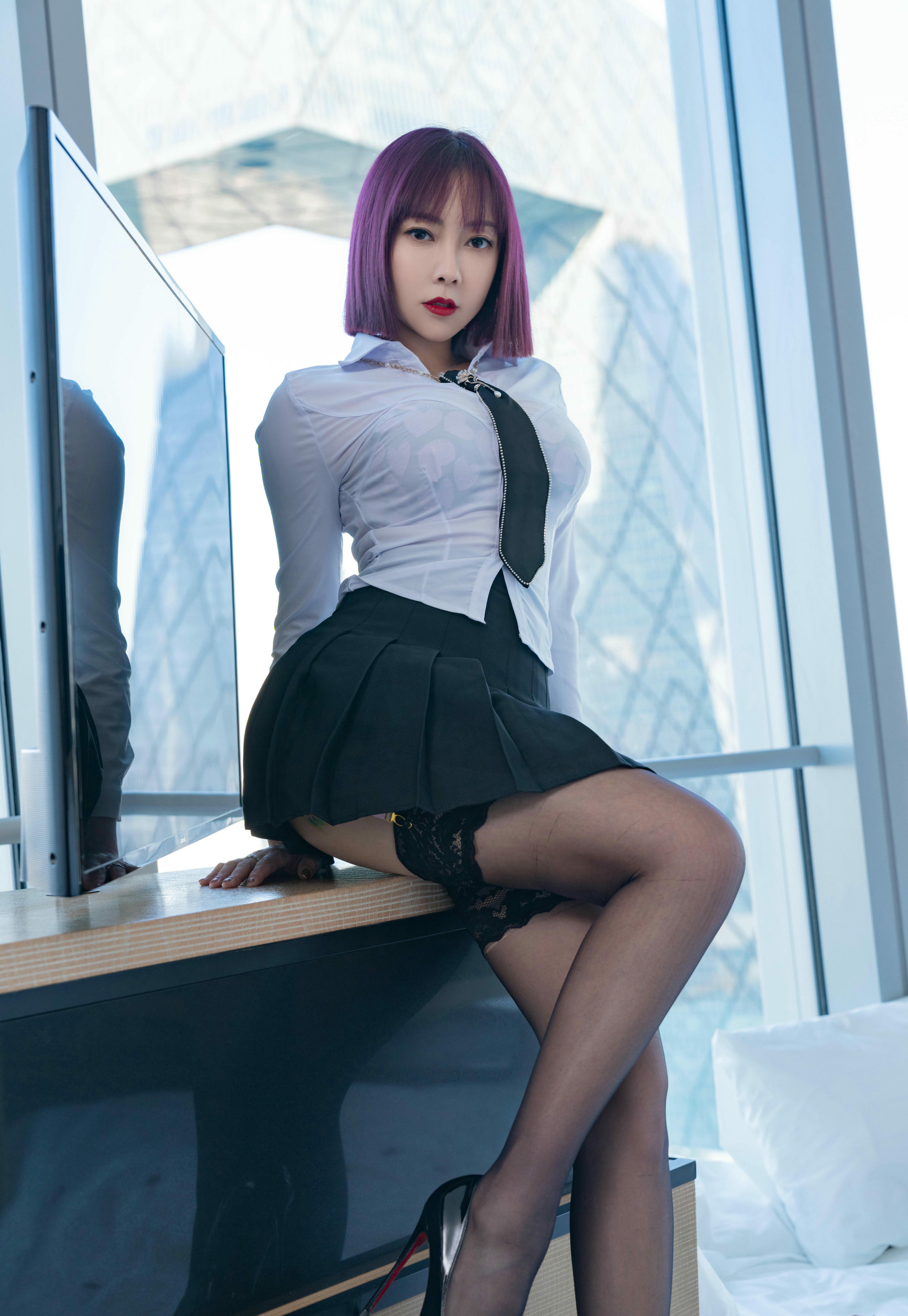 果儿Victoria 粉色内衣吊带袜[40P／139MB]_第2集