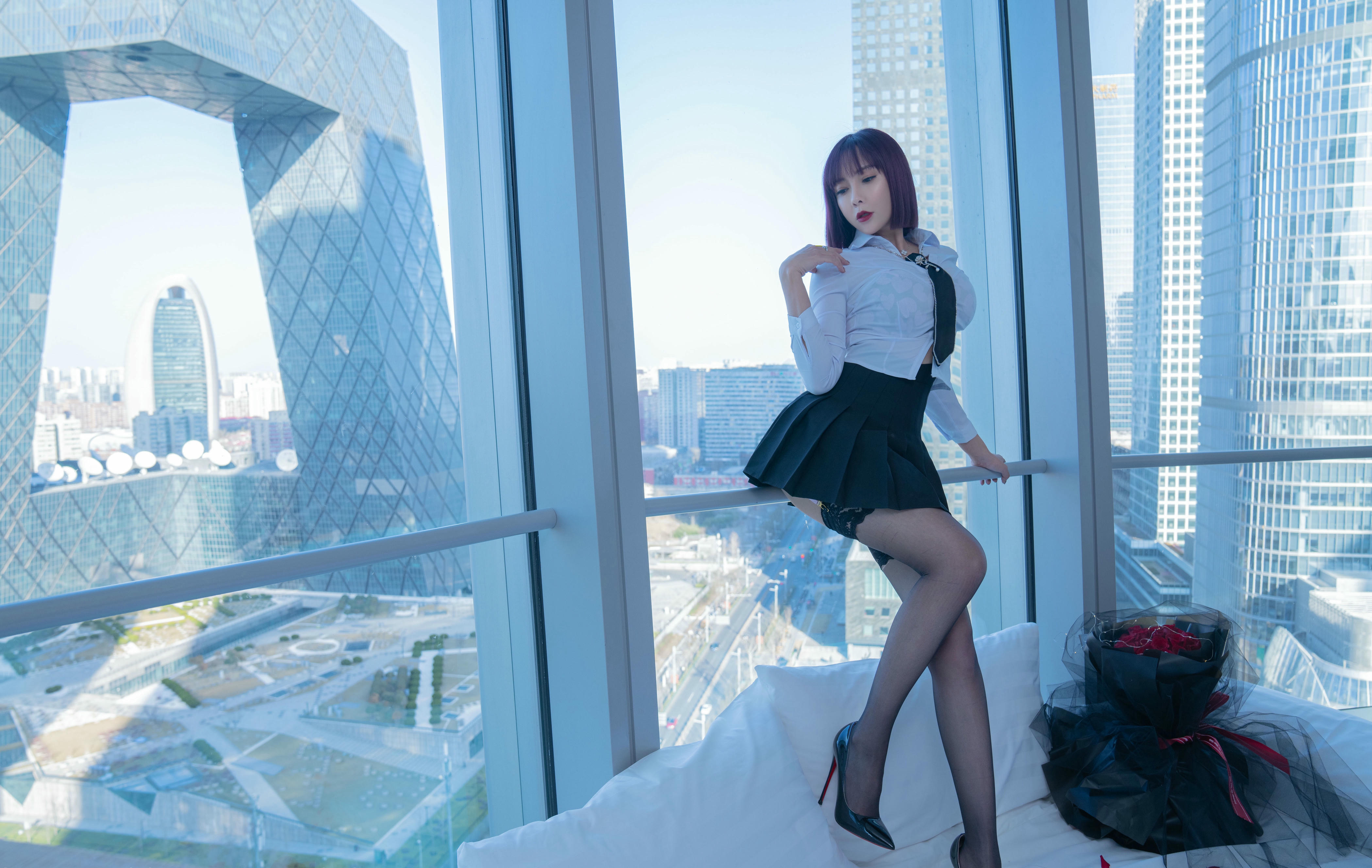 果儿Victoria 粉色内衣吊带袜[40P／139MB]_第1集