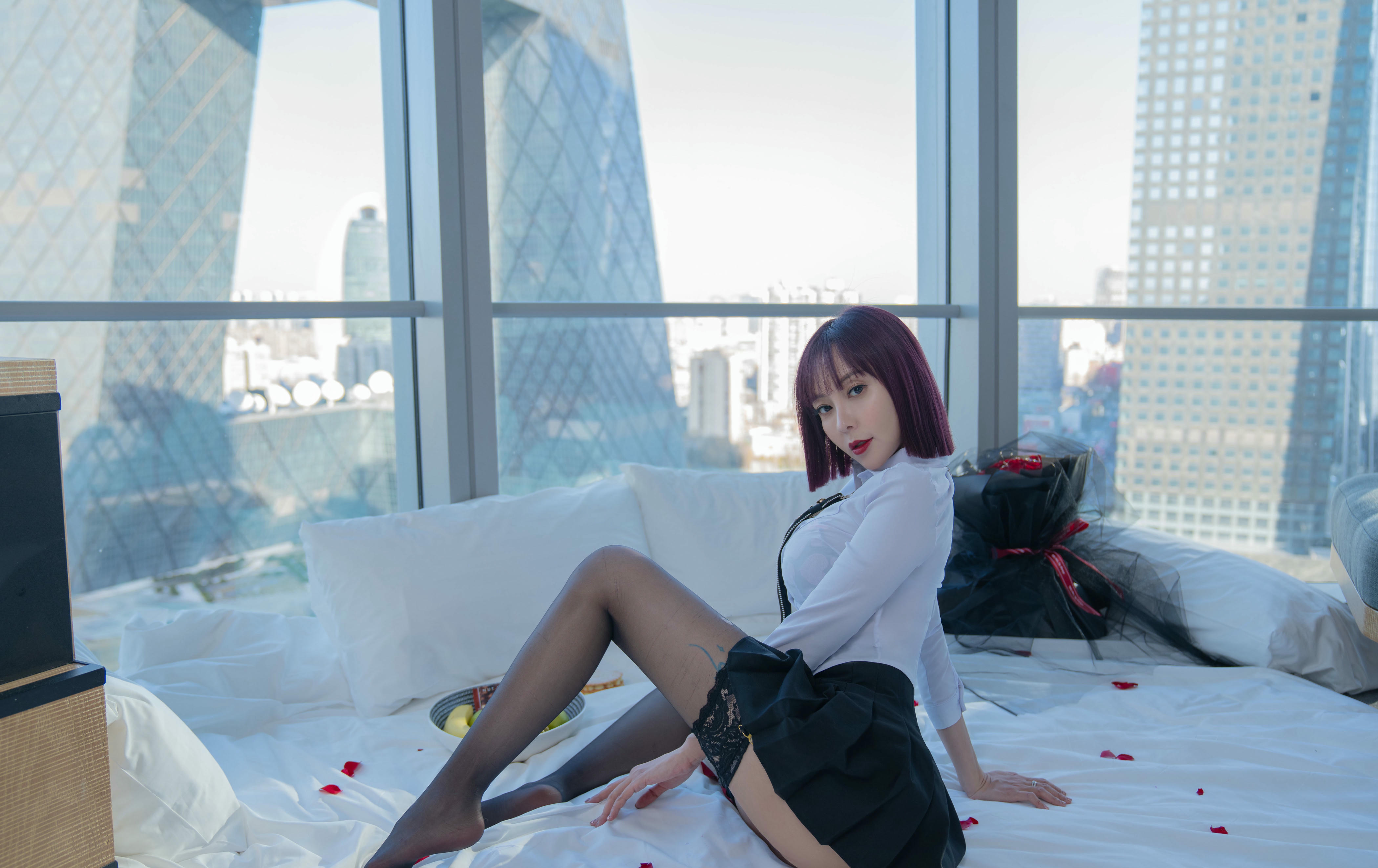 果儿Victoria 粉色内衣吊带袜[40P／139MB]_第2集