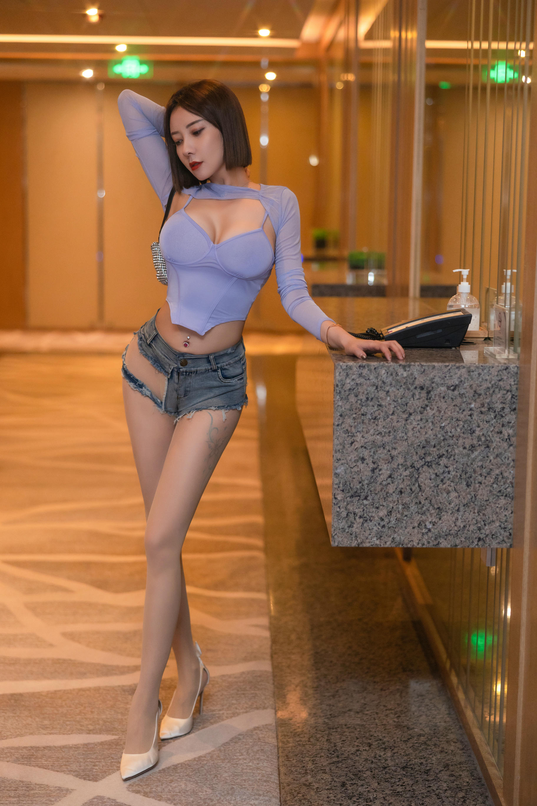 果儿Victoria 超短裤[33P／140MB]_第2集