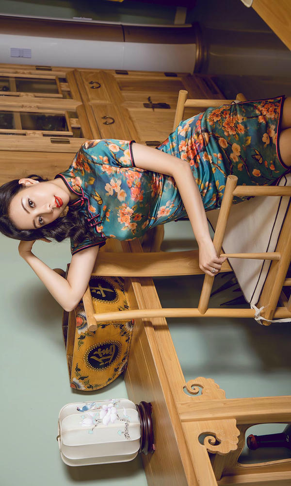 爱尤物 2019 NO.1603 果儿Victoria—很久以前我爱你[35P／39M]_第1集
