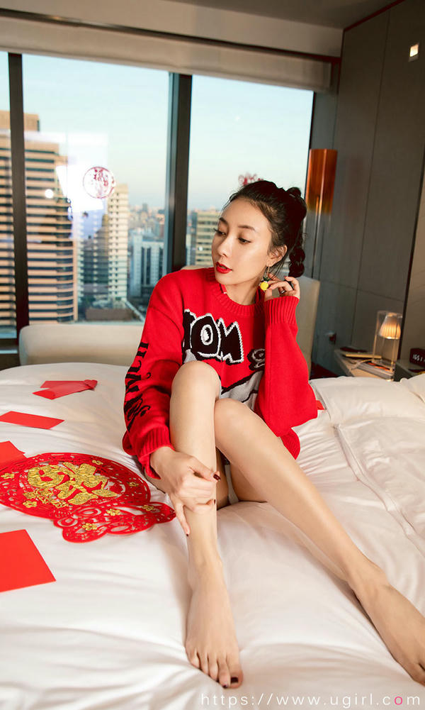 爱尤物 2020 NO.1711 果儿Victoria—新年快乐[35P／36.5M]_第1集