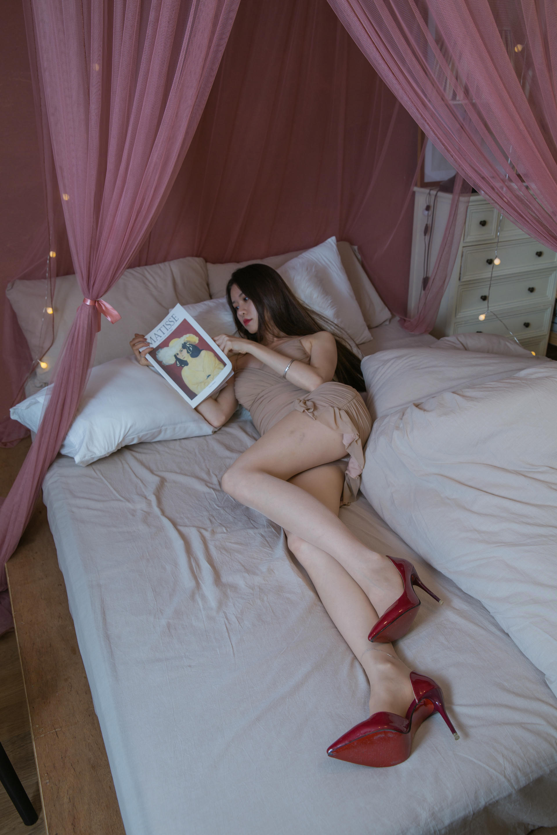Sia不吃鱼微密圈 NO.017 性感蜜腿 [123P／1.20GB]_第1集
