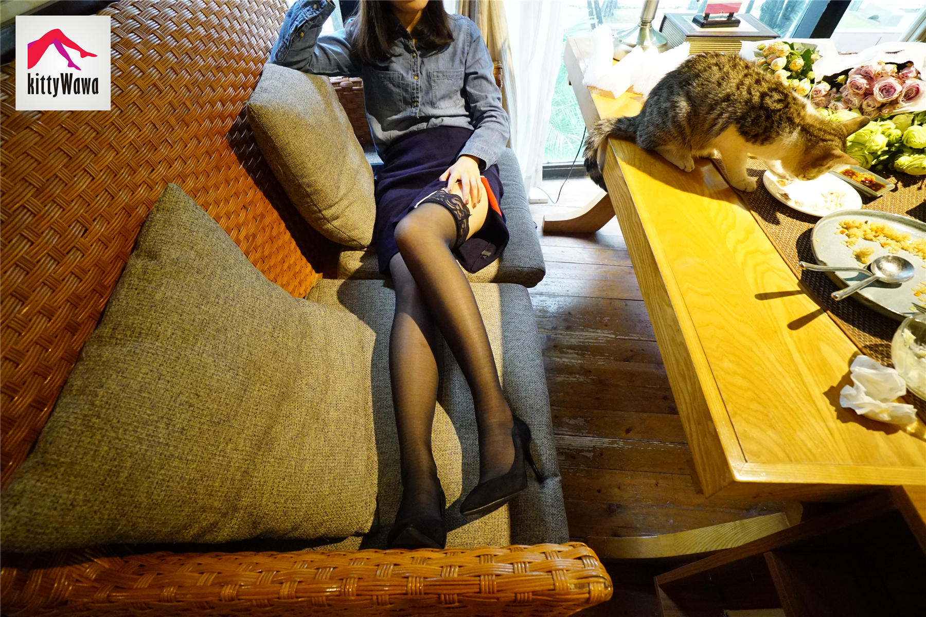 袜小喵 KT020 开叉裙和小蕾丝 [99P+32M]_第1集