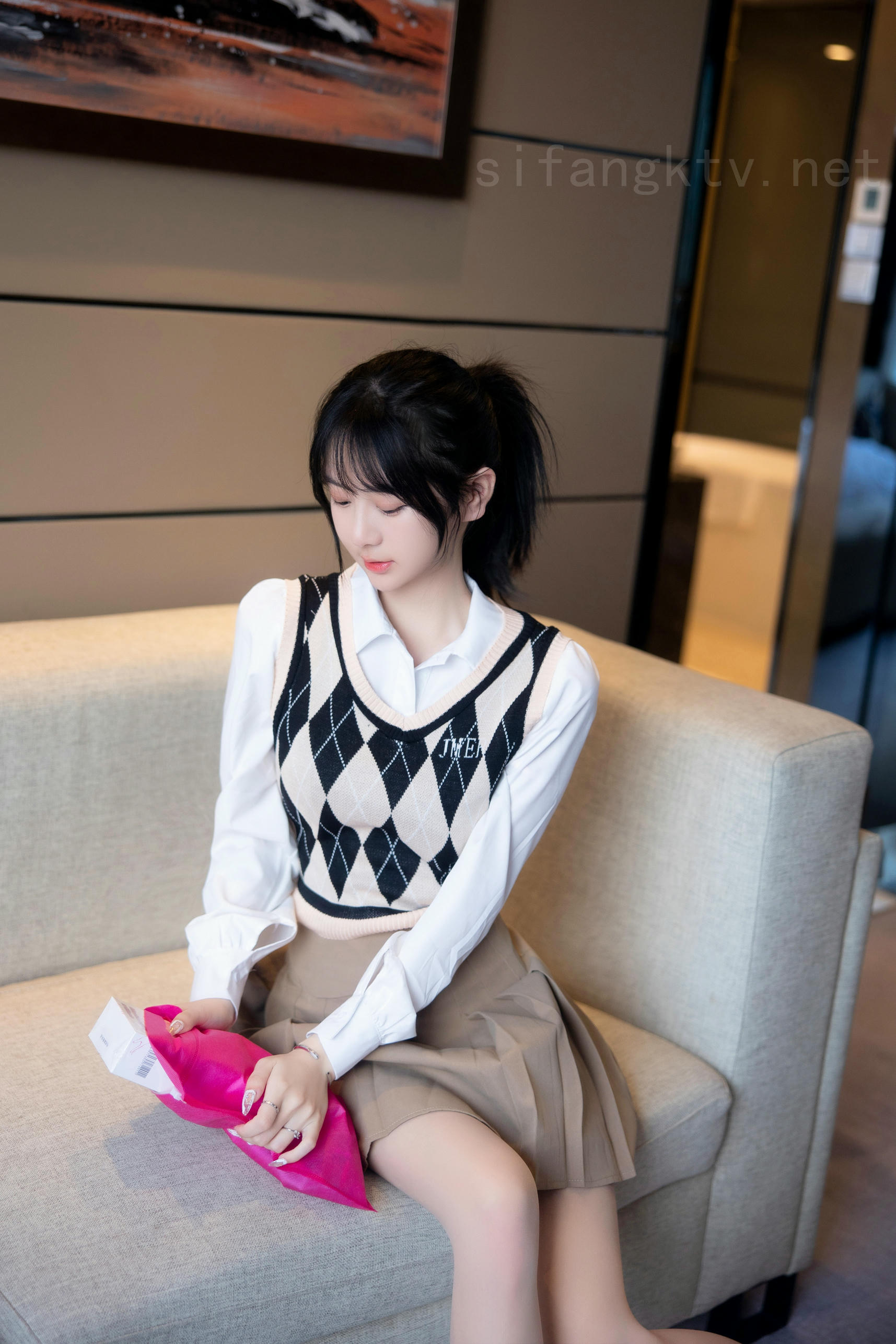 谢小蒽(幼幼)-XIUREN NO.6329 学生制服 [139P+4V 1.55 GB]_第1集