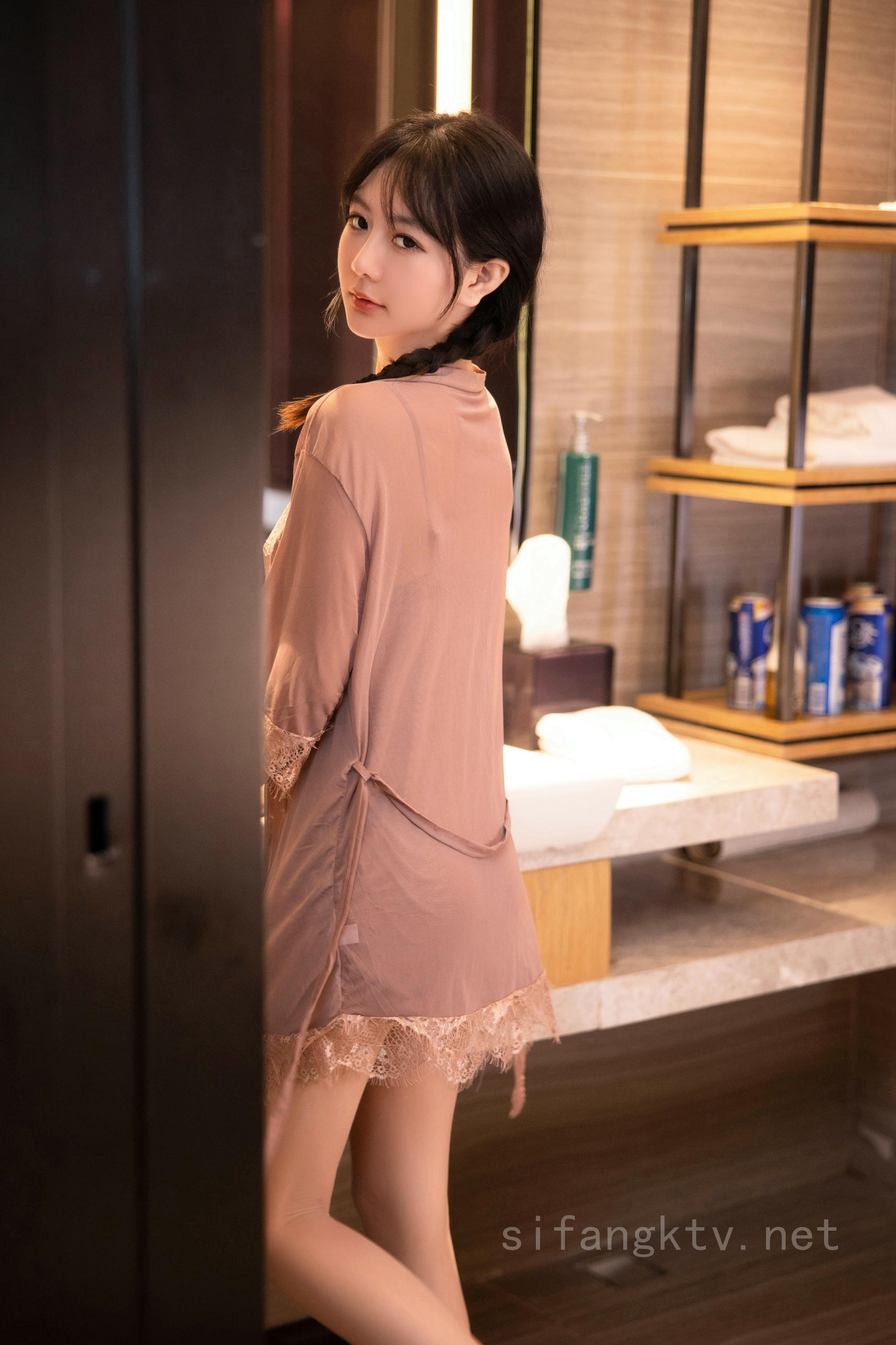 谢小蒽(幼幼)-XIUREN NO.6558 浴缸 [125P+2V 1.33 GB]_第1集