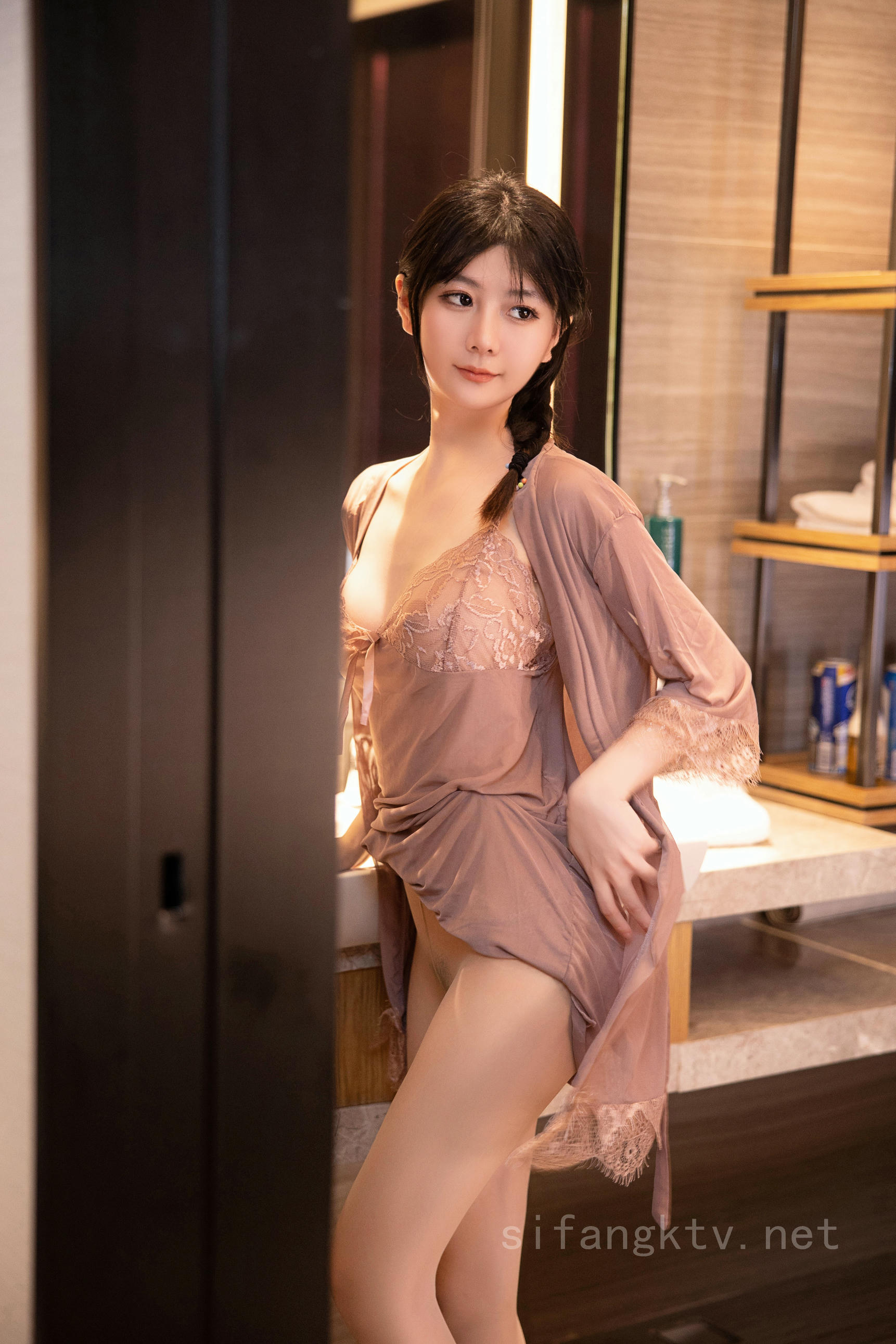 谢小蒽(幼幼)-XIUREN NO.6558 浴缸 [125P+2V 1.33 GB]_第1集