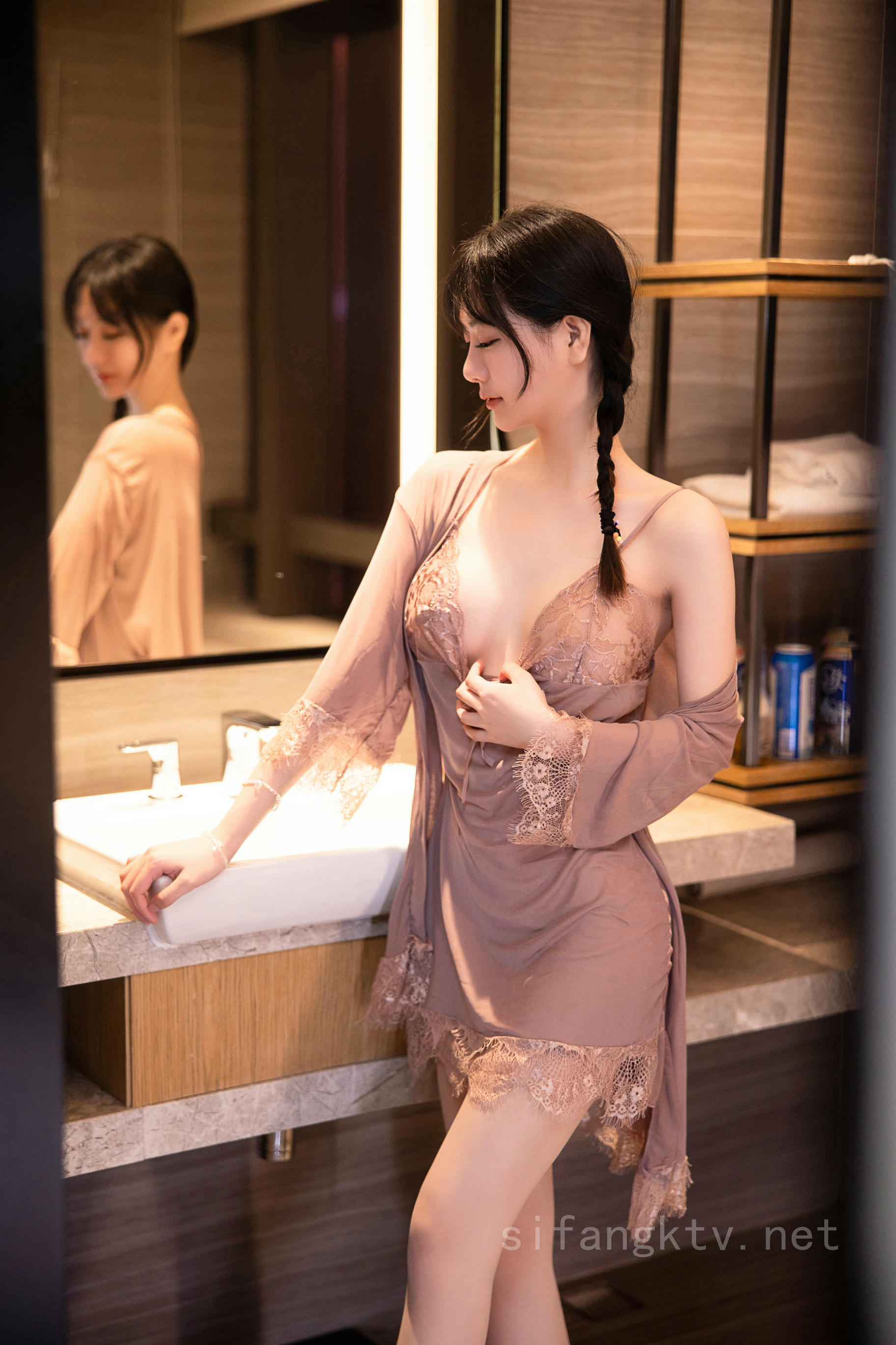 谢小蒽(幼幼)-XIUREN NO.6558 浴缸 [125P+2V 1.33 GB]_第1集