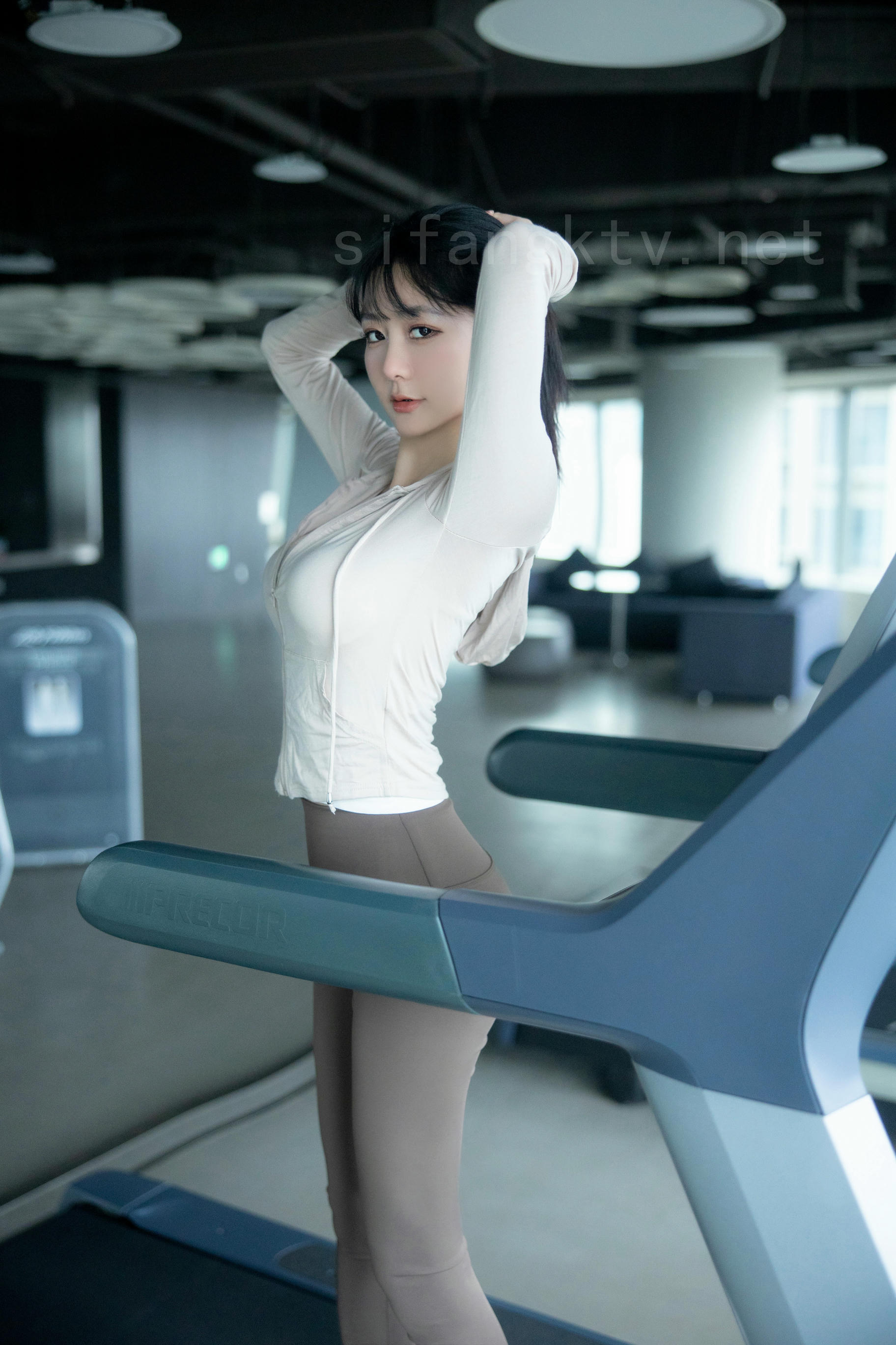 谢小蒽(幼幼)-XIUREN NO.6683 健身房 [137P+2V 1.72 GB]_第1集