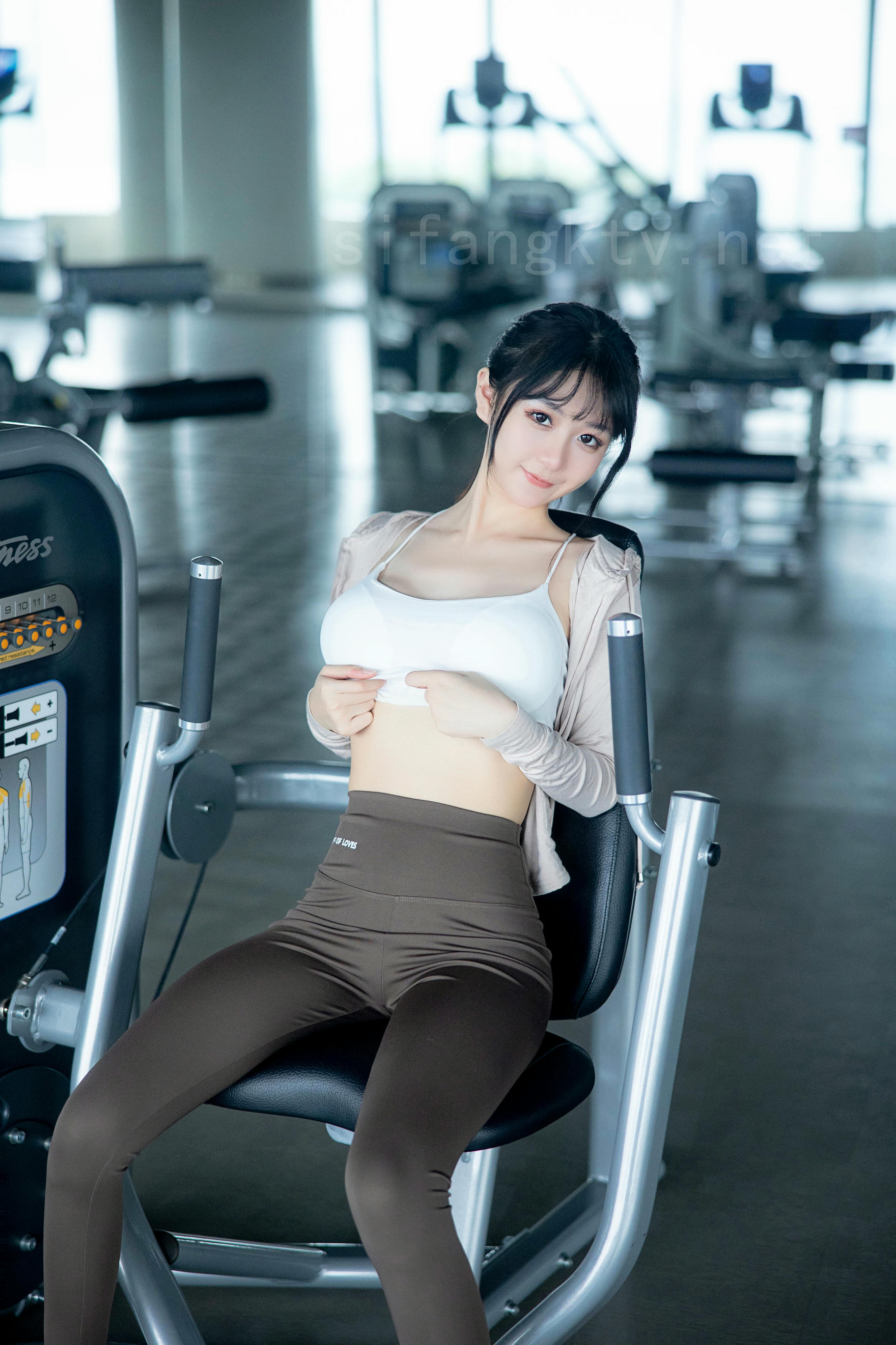 谢小蒽(幼幼)-XIUREN NO.6683 健身房 [137P+2V 1.72 GB]_第2集