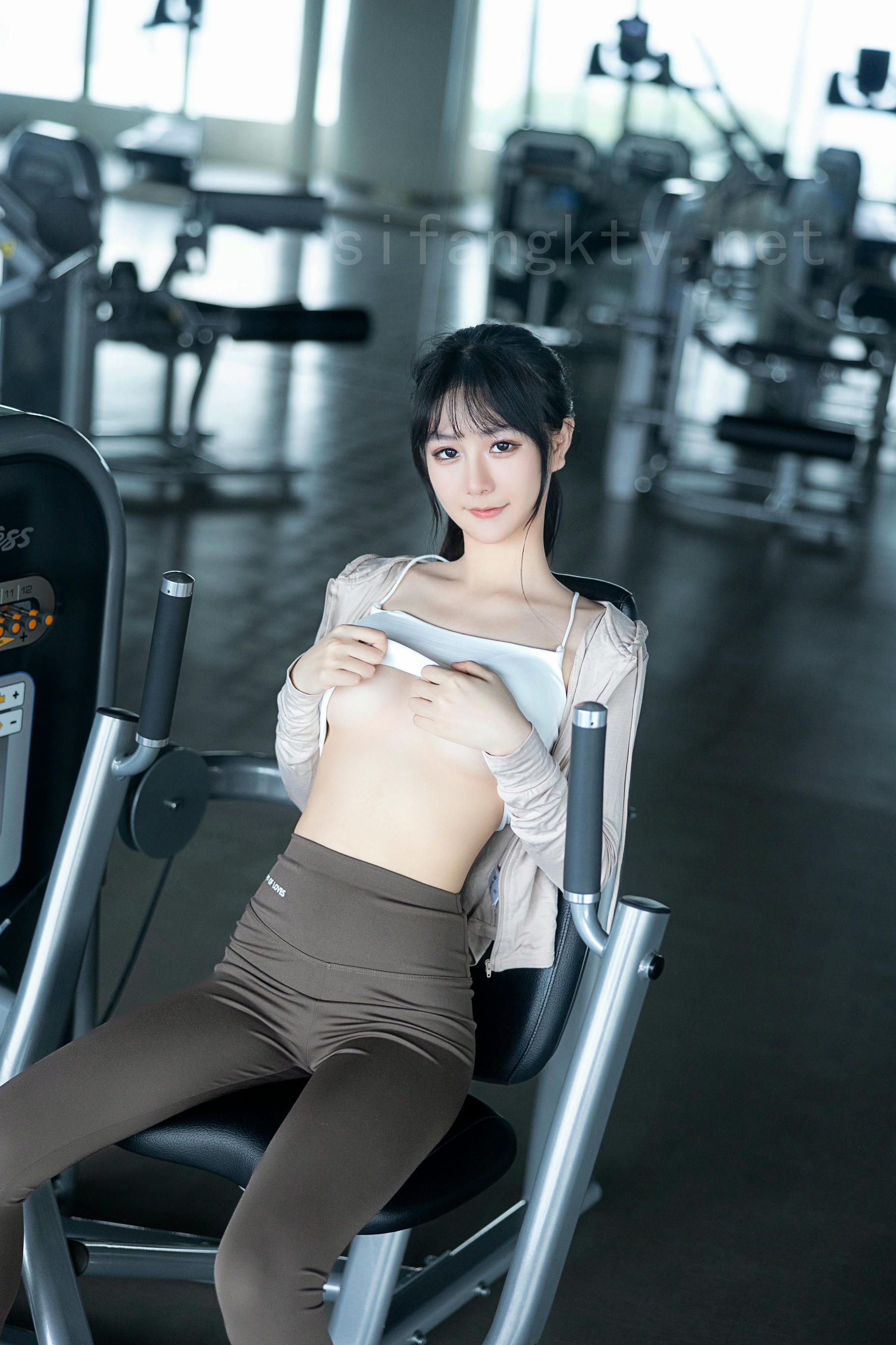 谢小蒽(幼幼)-XIUREN NO.6683 健身房 [137P+2V 1.72 GB]_第2集