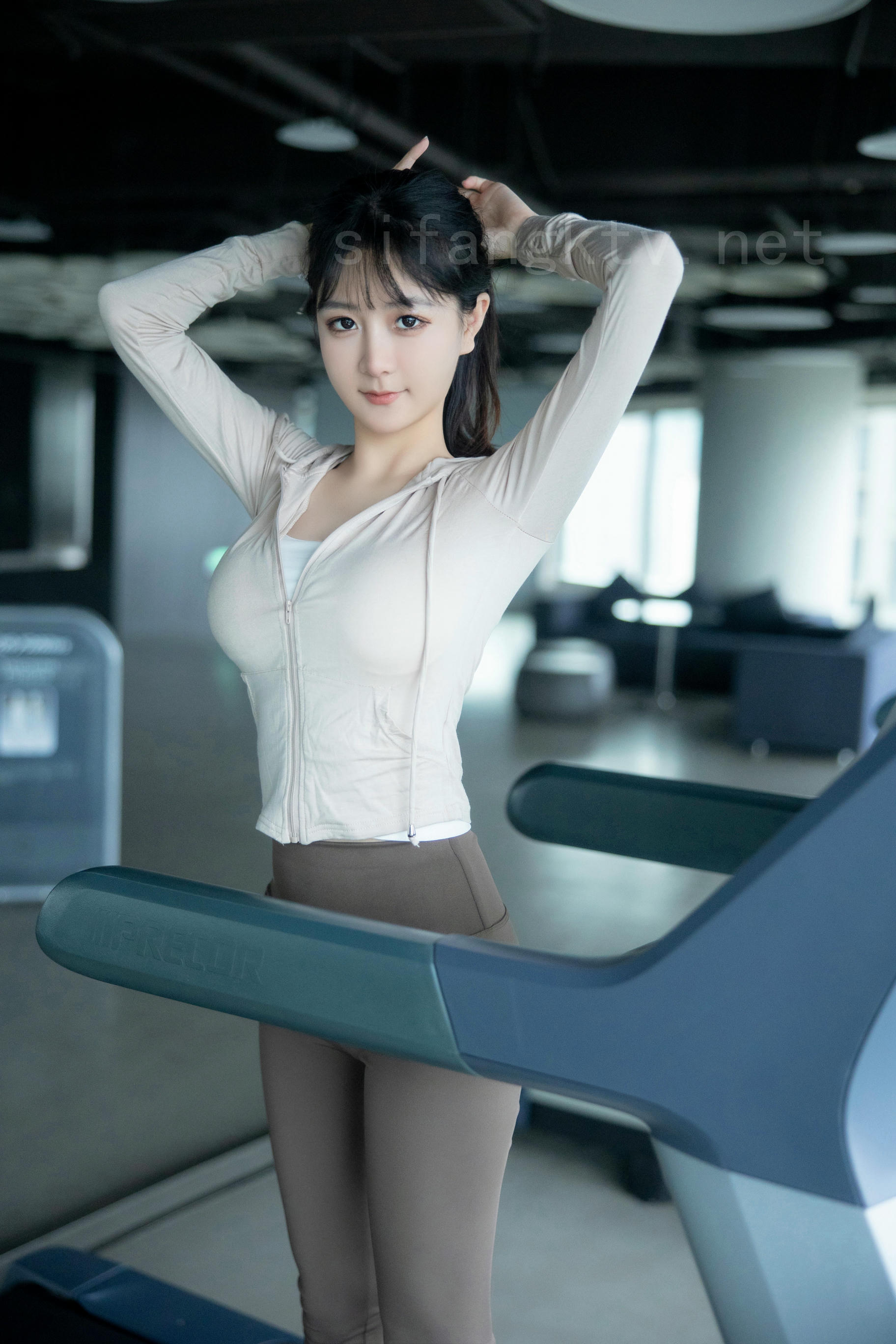 谢小蒽(幼幼)-XIUREN NO.6683 健身房 [137P+2V 1.72 GB]_第1集